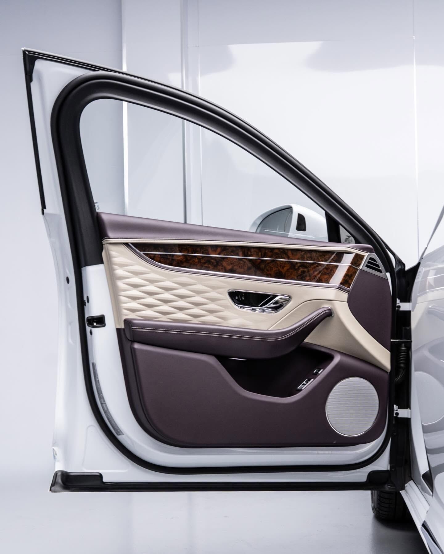 2020 Bentley Flying Spur photo 4