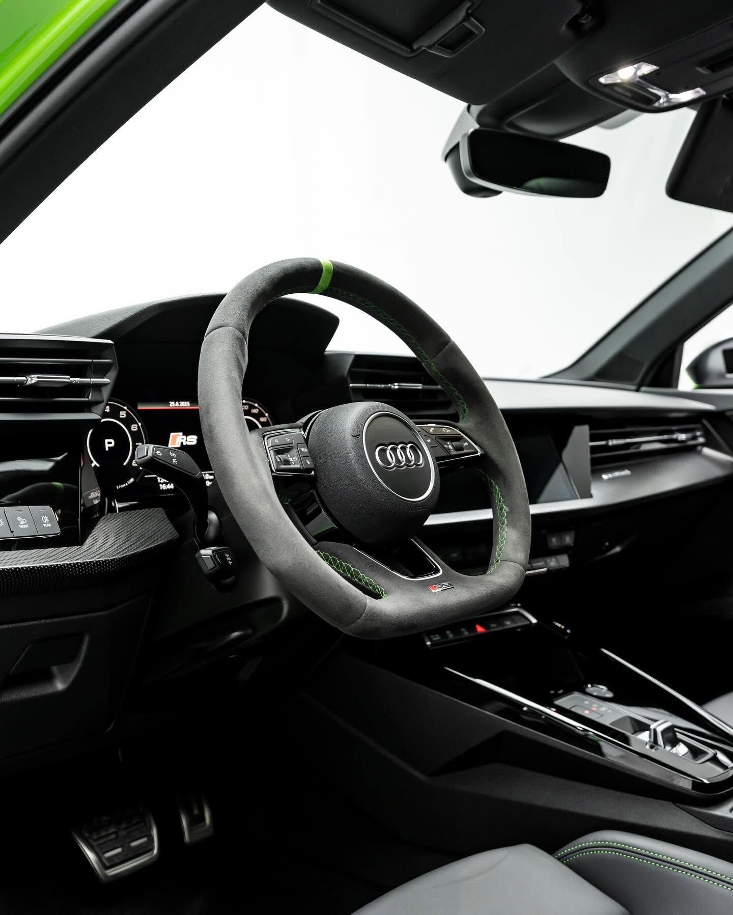 2024 Audi RS3 photo 4