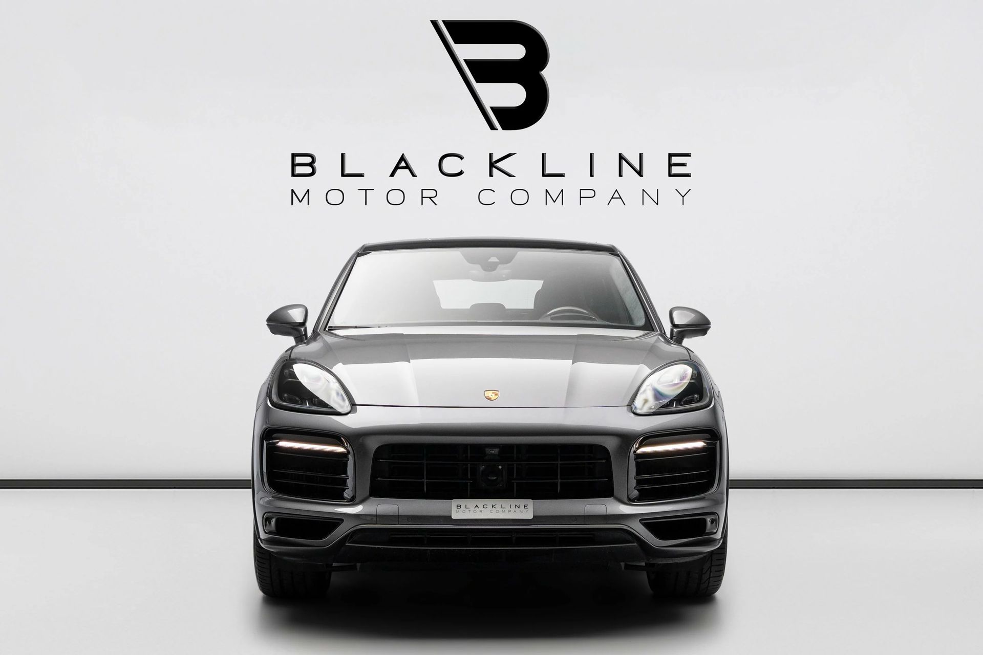 2023 Porsche Cayenne photo 2