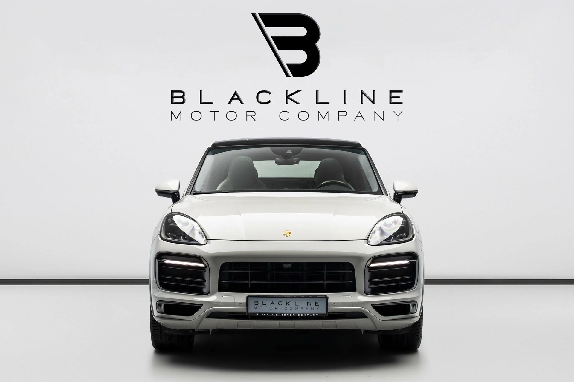 2023 Porsche Cayenne photo 2
