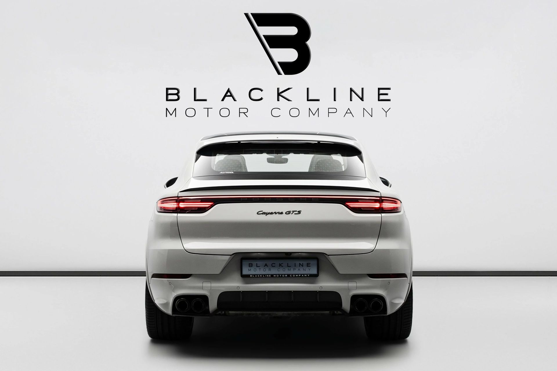 2023 Porsche Cayenne photo 3