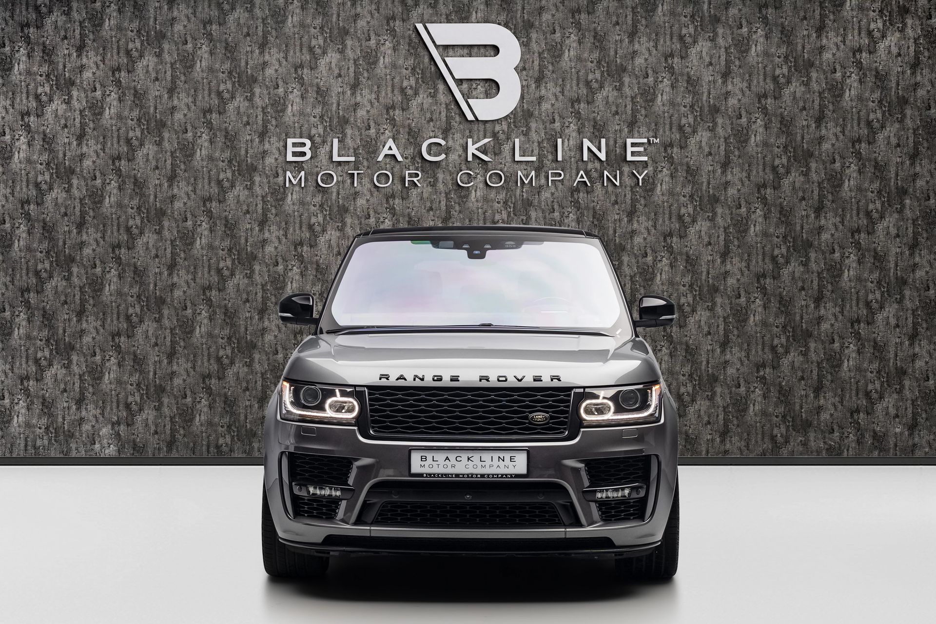 2017 Land Rover Range Rover Vogue photo 2