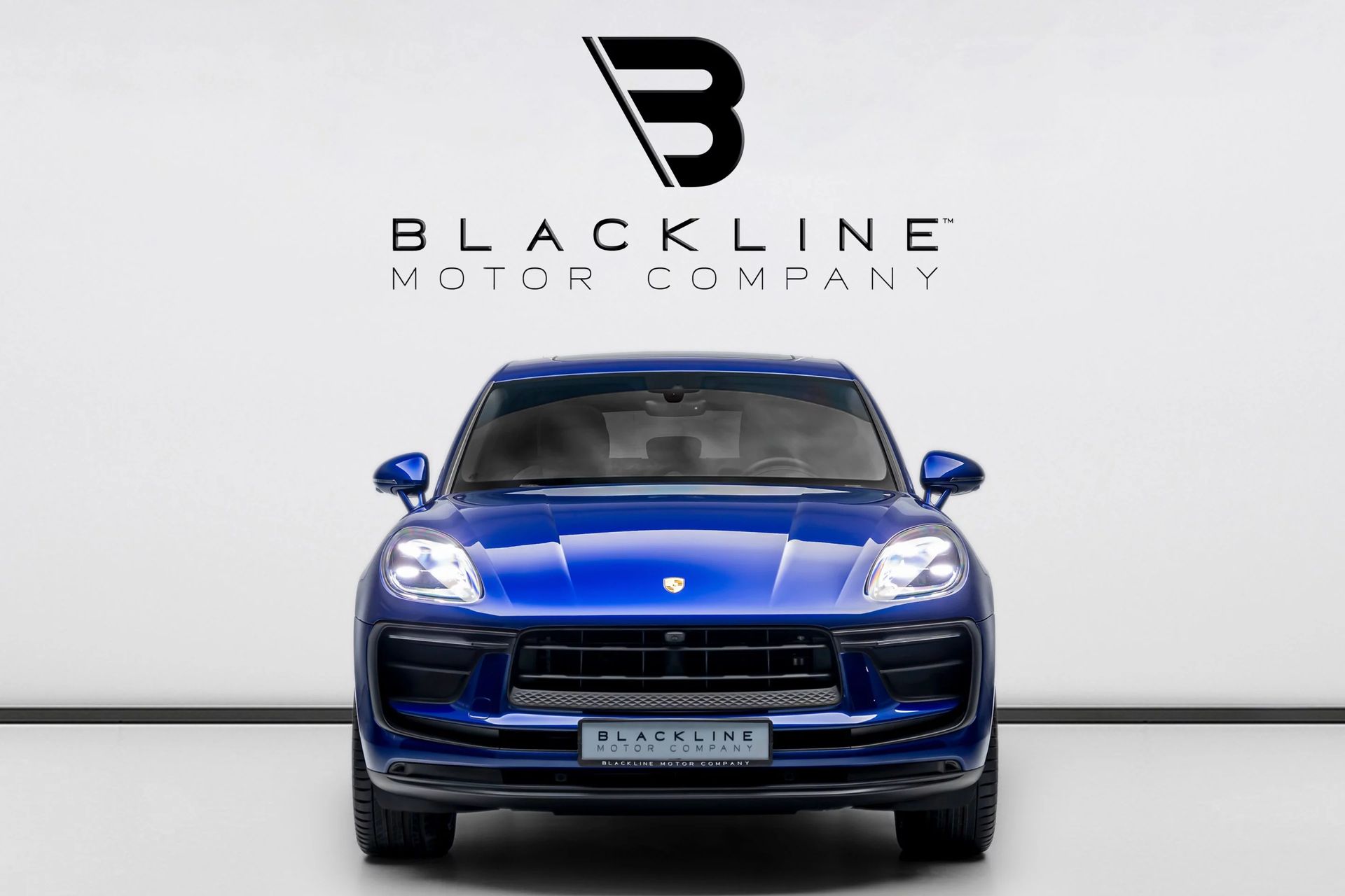 2025 Porsche Macan photo 2