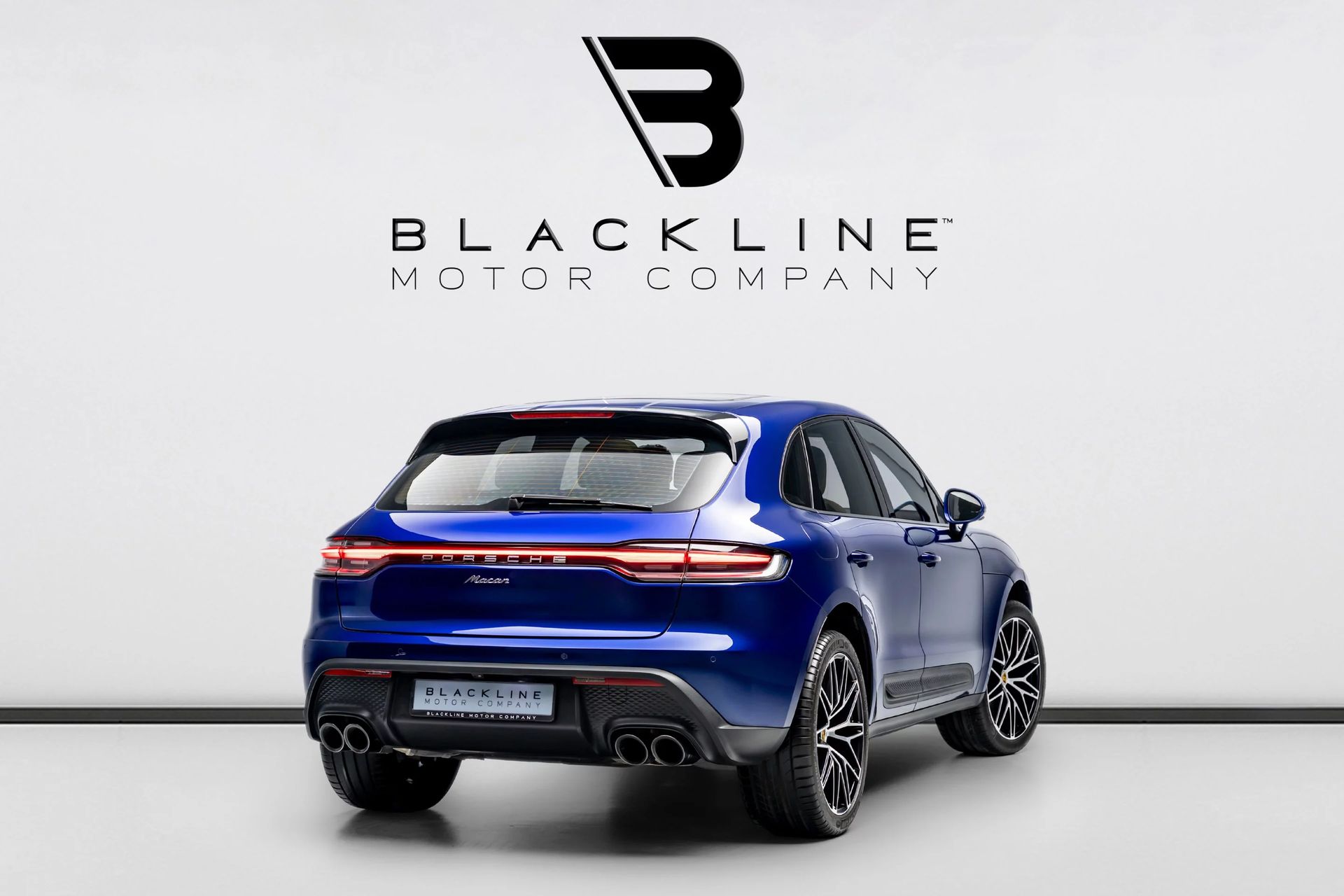 2025 Porsche Macan photo 4