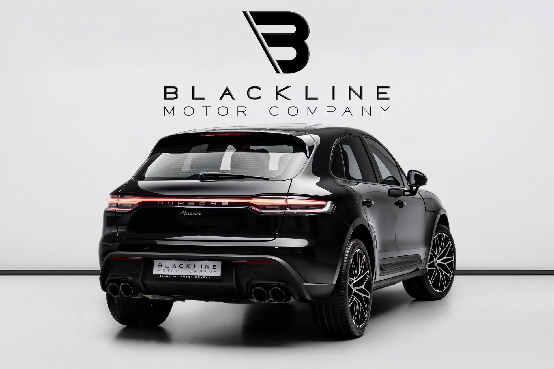 2025 Porsche Macan photo 4