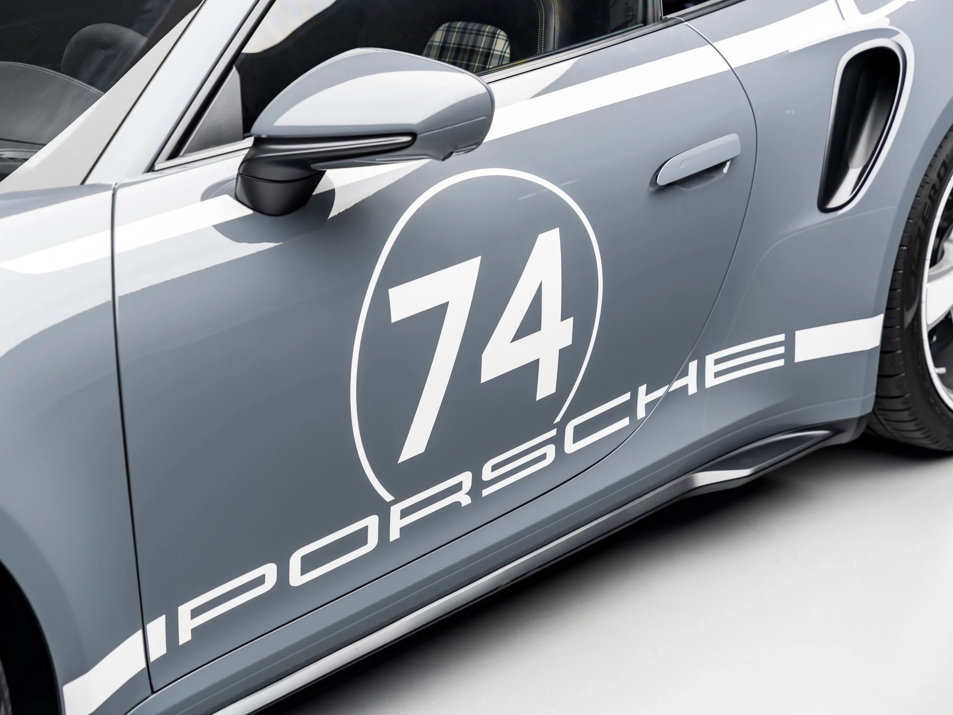 2025 Porsche 911 photo 2