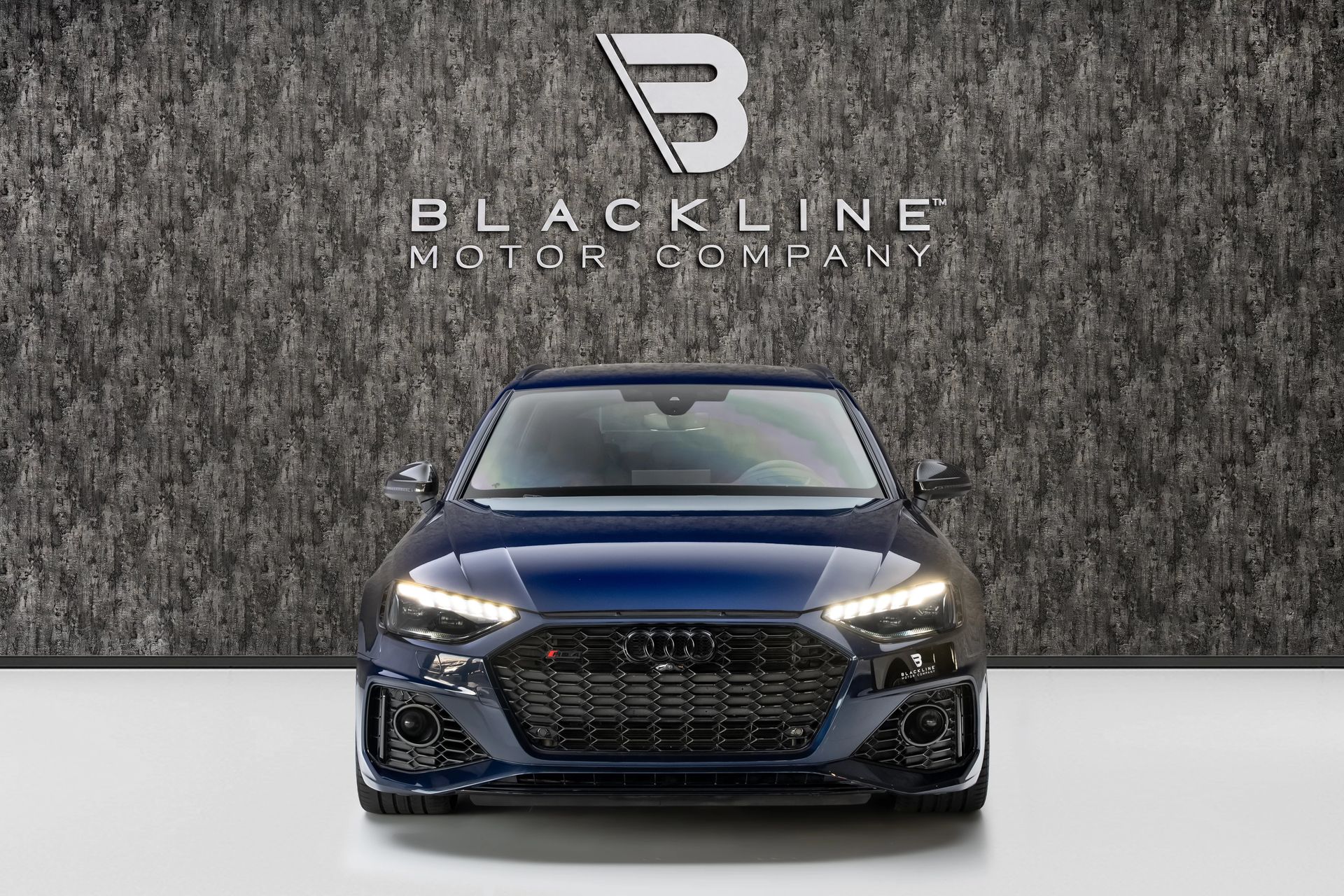 2023 Audi RS4 photo 2