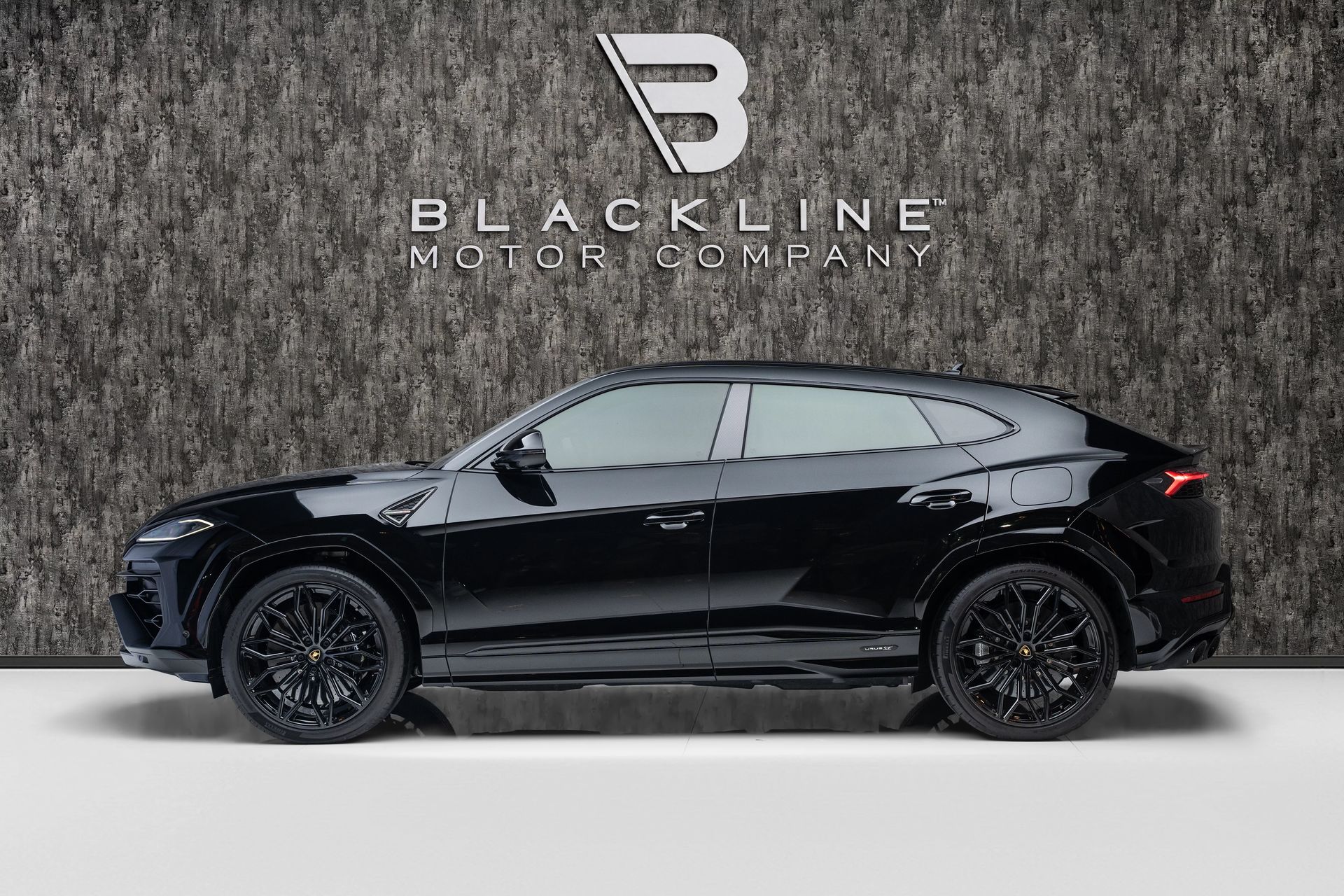 2025 Lamborghini Urus photo 4