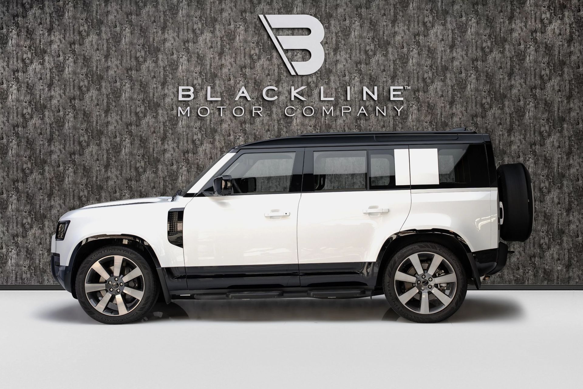 2026 Land Rover Defender photo 3