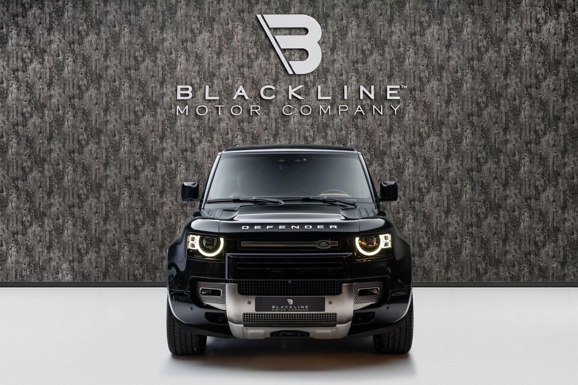 2024 Land Rover Defender photo 2