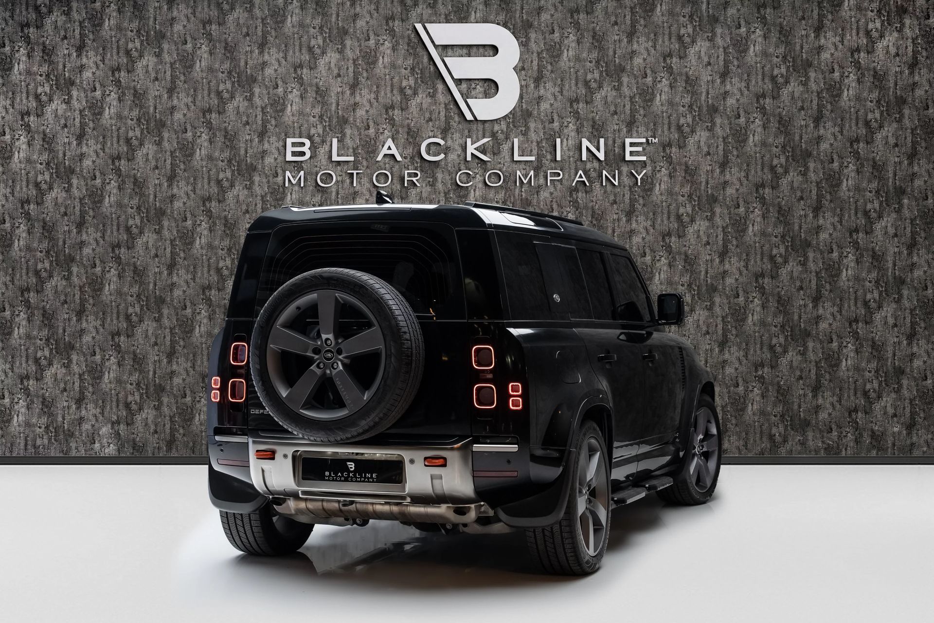 2024 Land Rover Defender photo 3