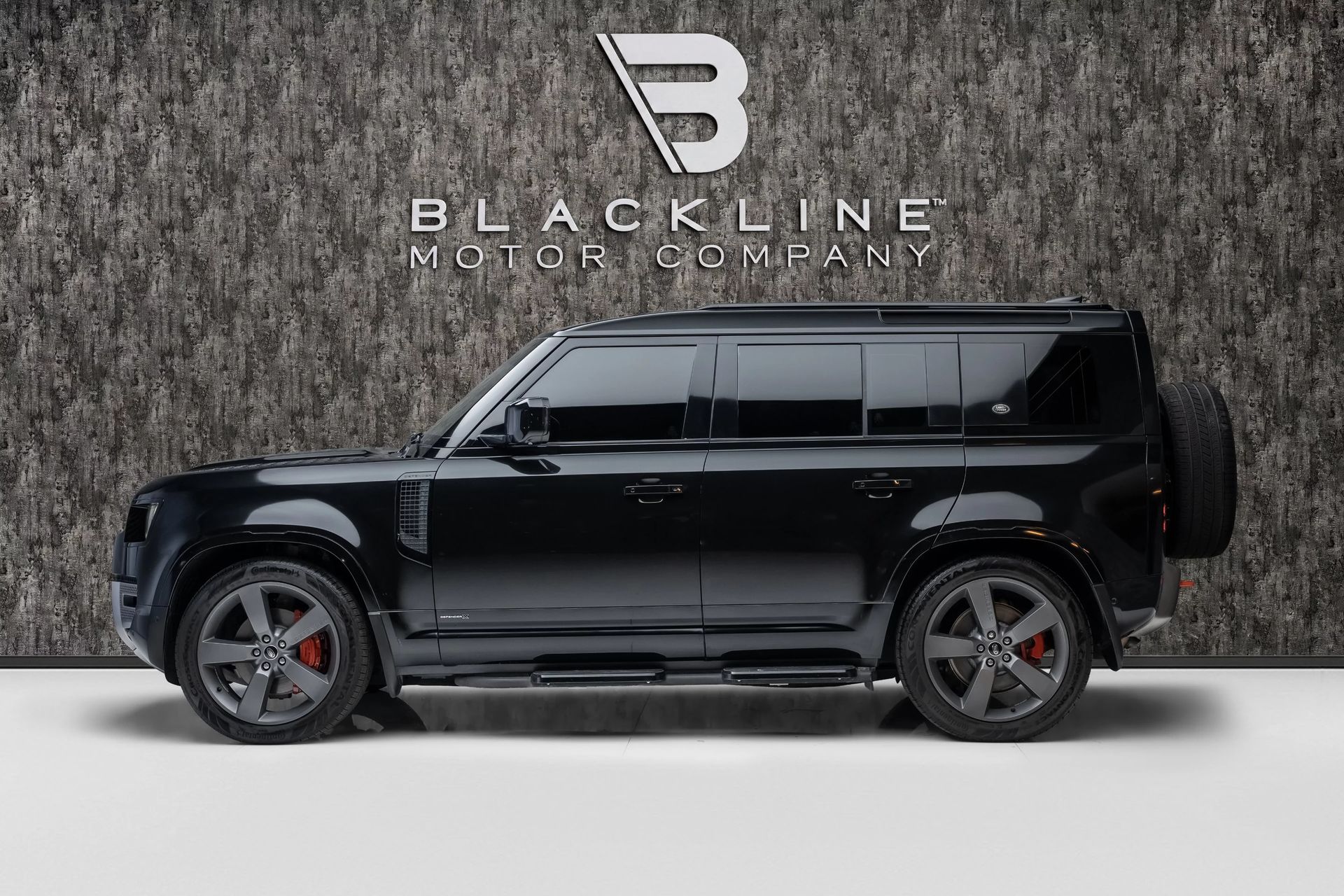 2024 Land Rover Defender photo 4