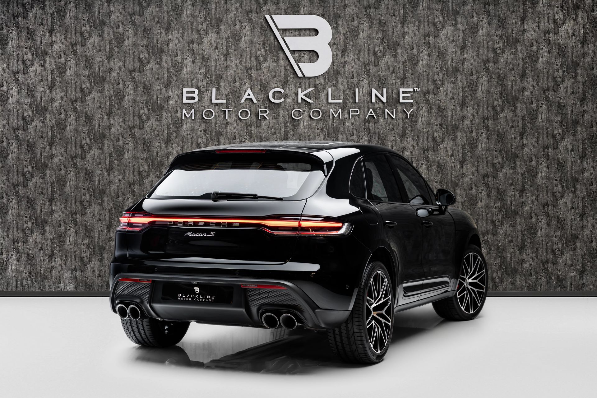2024 Porsche Macan photo 3