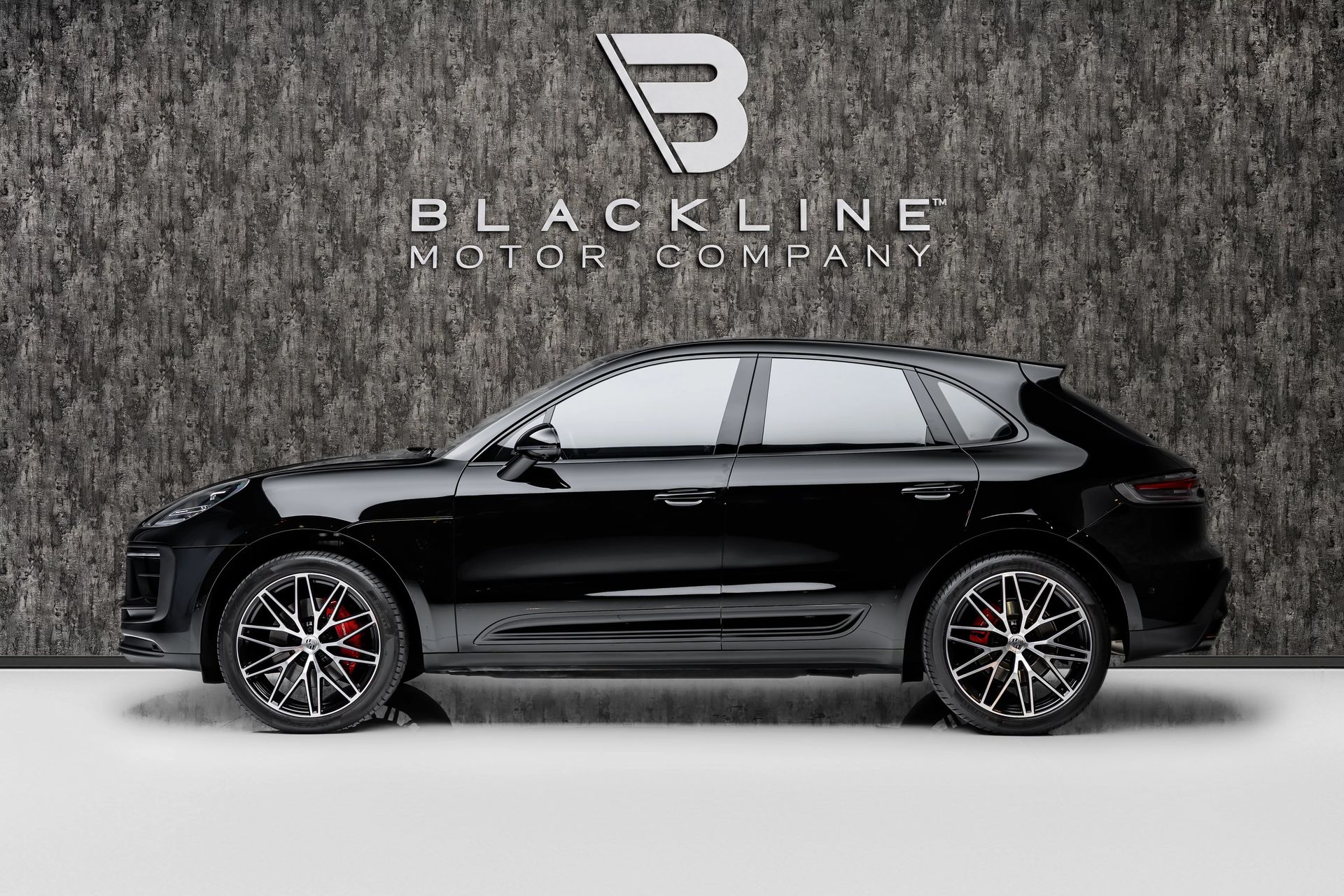 2024 Porsche Macan photo 5