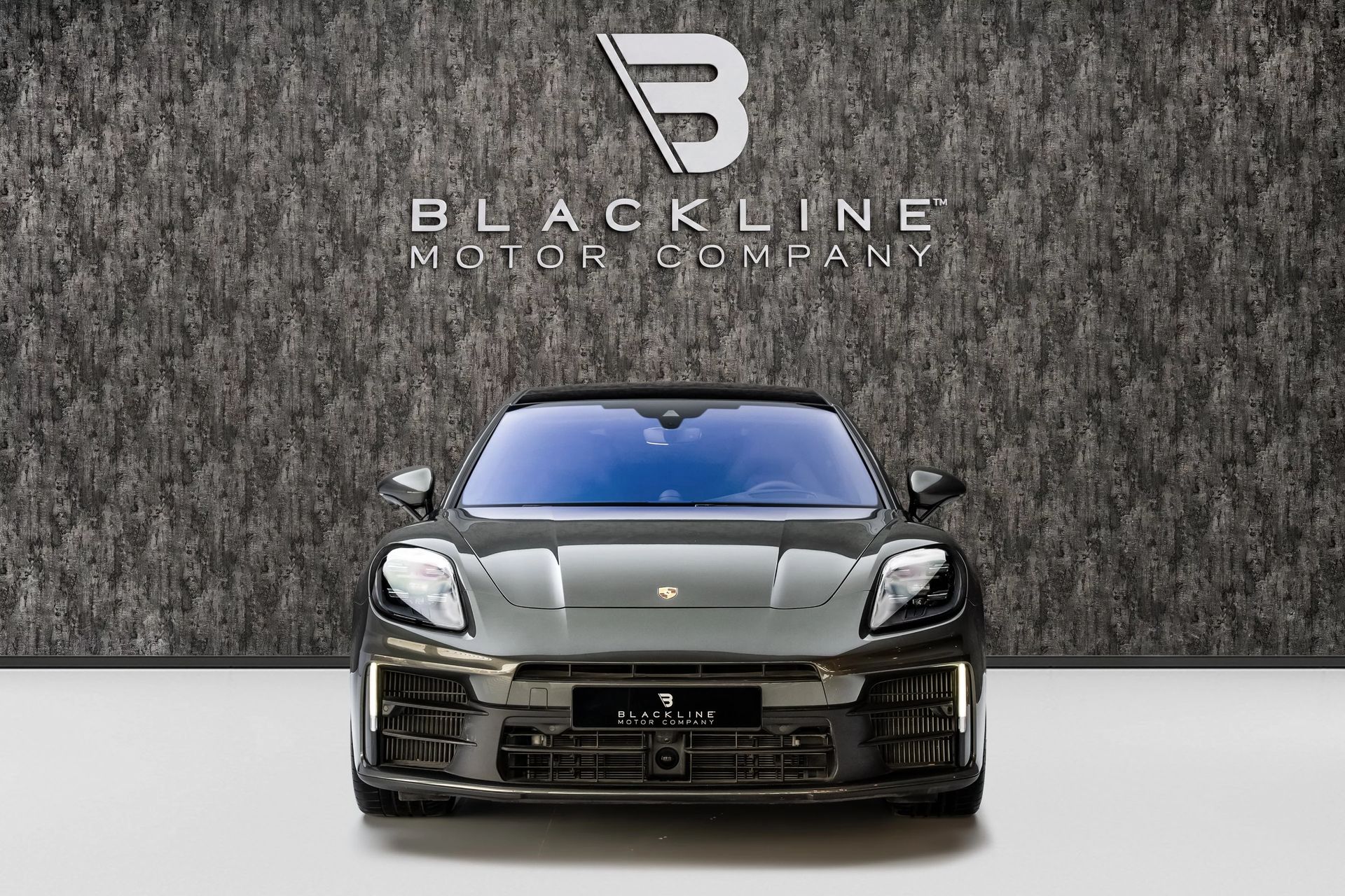 2026 Porsche Panamera photo 2