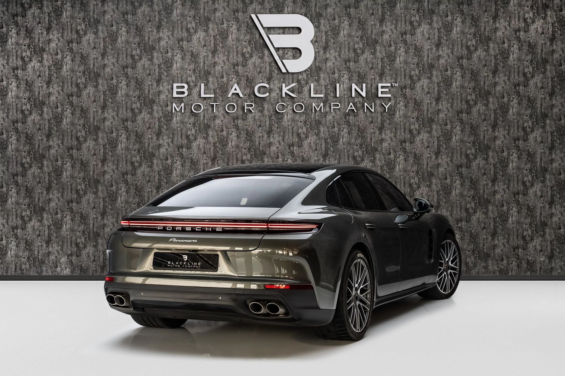 2026 Porsche Panamera photo 3