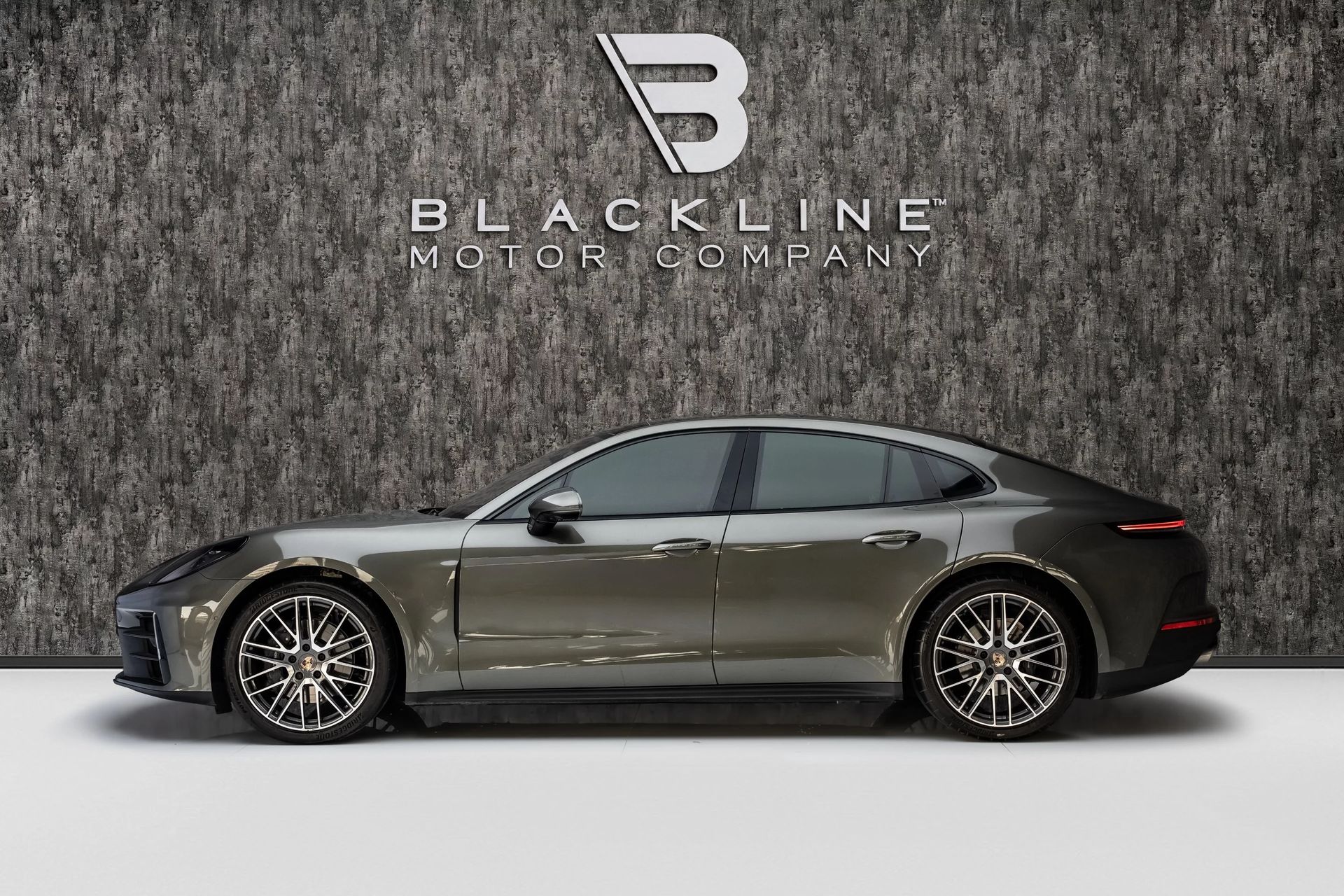 2026 Porsche Panamera photo 5