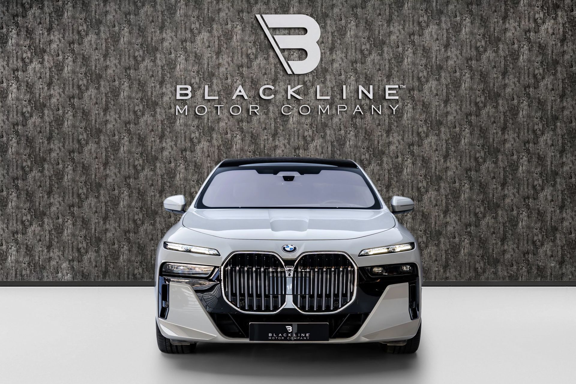 2025 BMW 7 Series photo 2