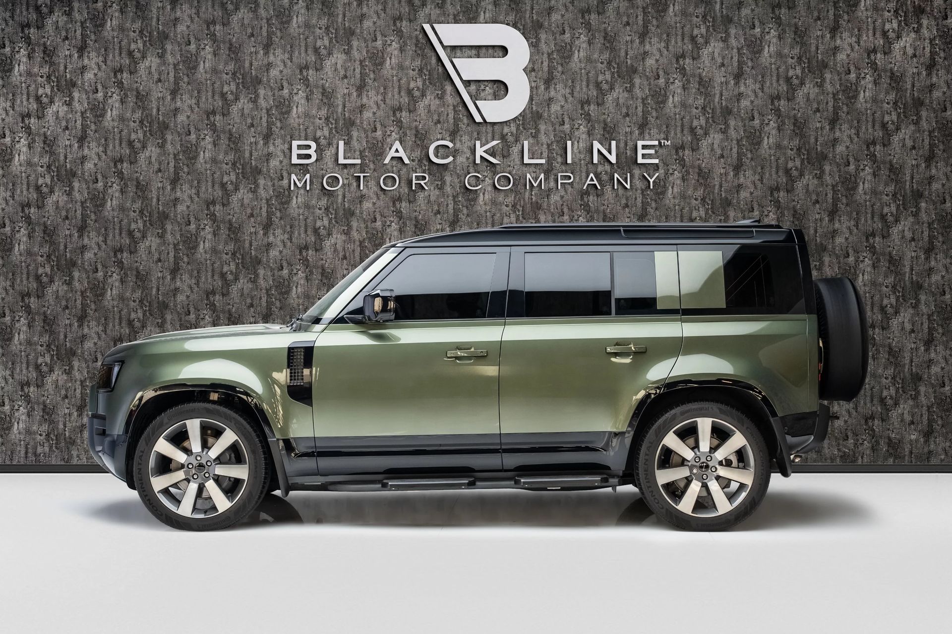 2026 Land Rover Defender photo 4