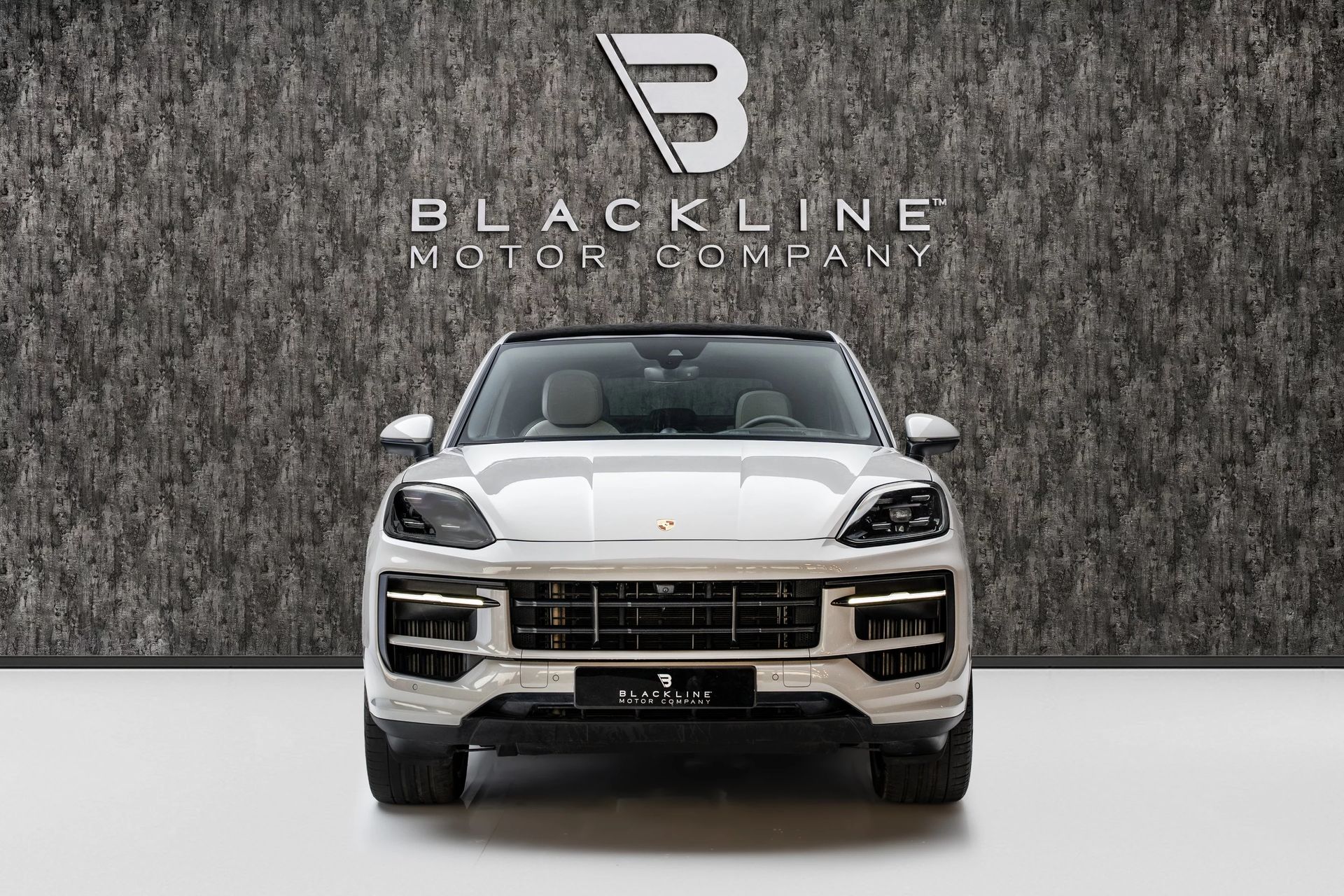 2026 Porsche Cayenne photo 2