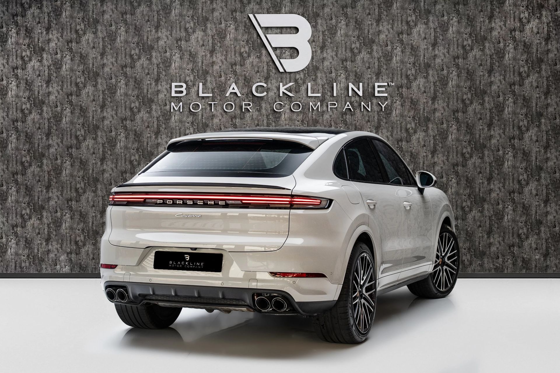 2026 Porsche Cayenne photo 3
