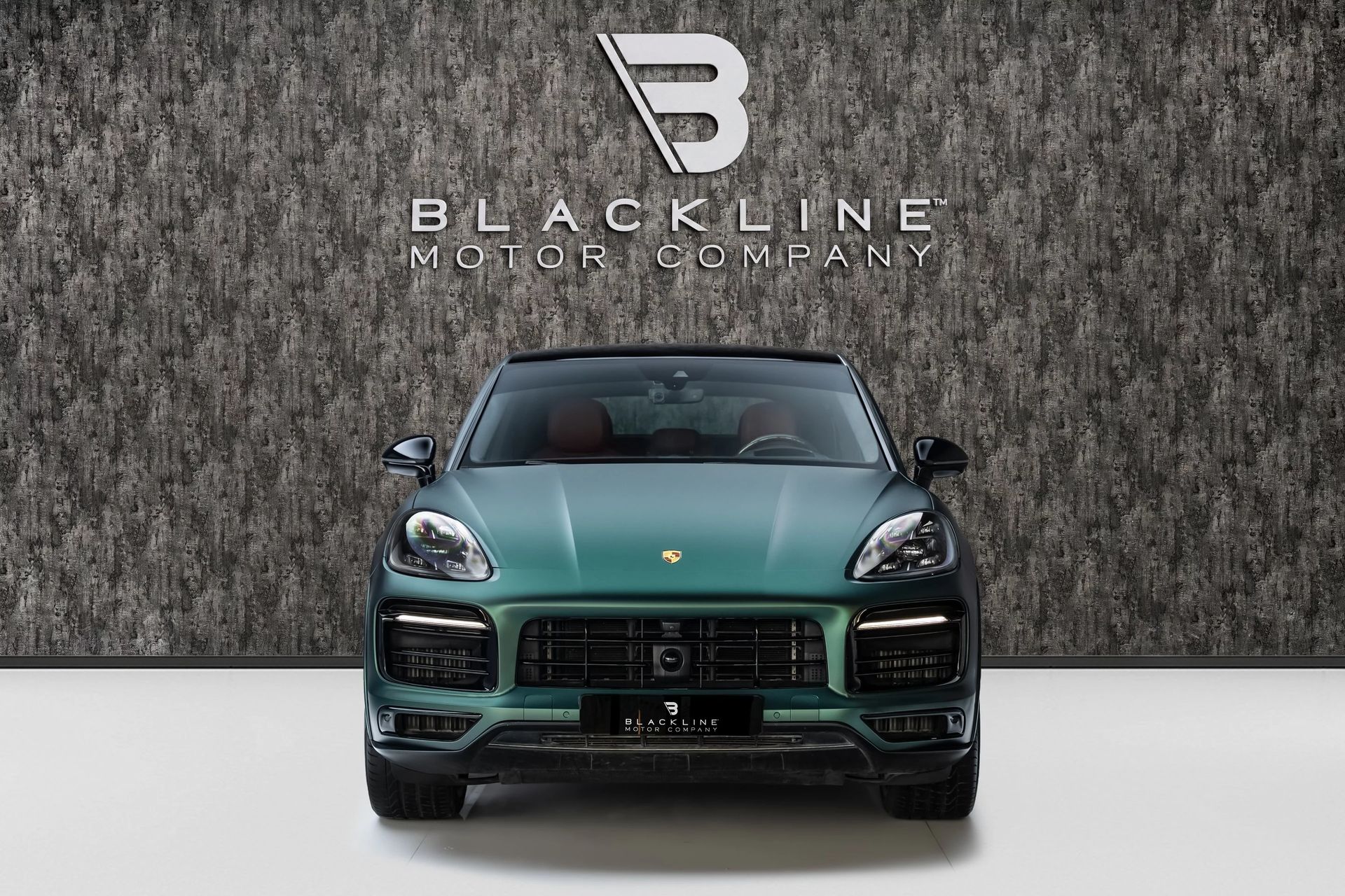 2023 Porsche Cayenne photo 2