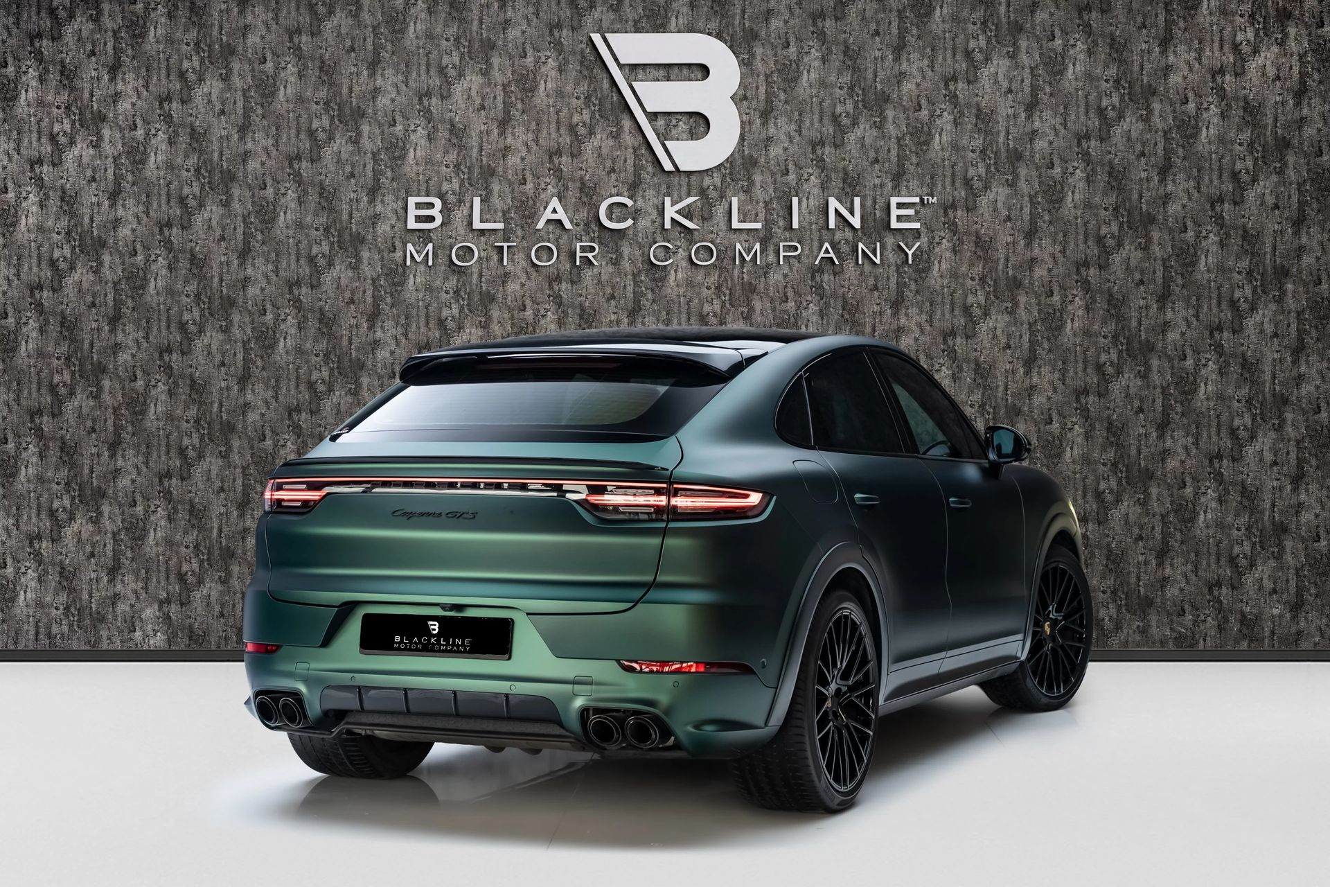 2023 Porsche Cayenne photo 3