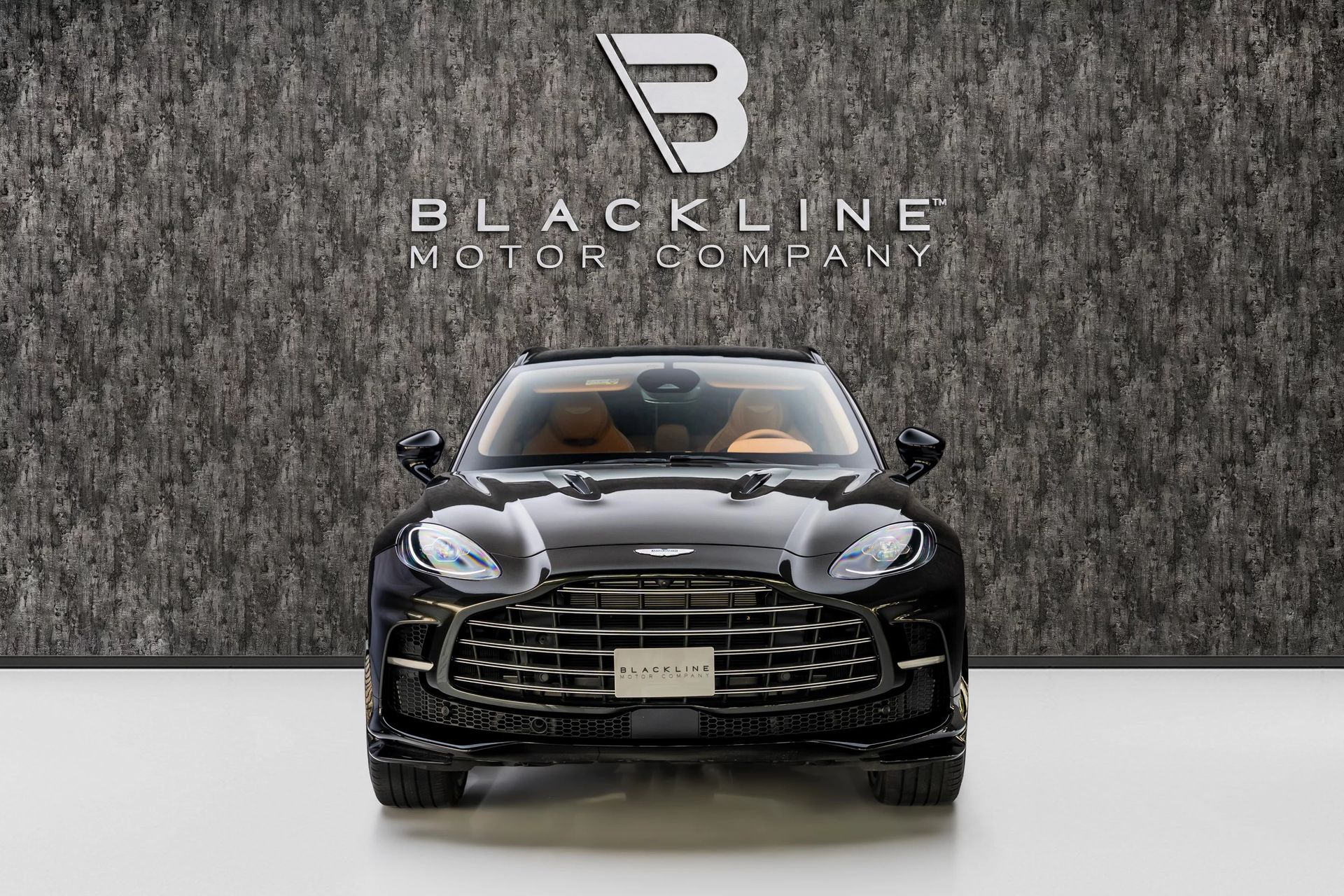 2025 Aston Martin DBX 707 photo 2