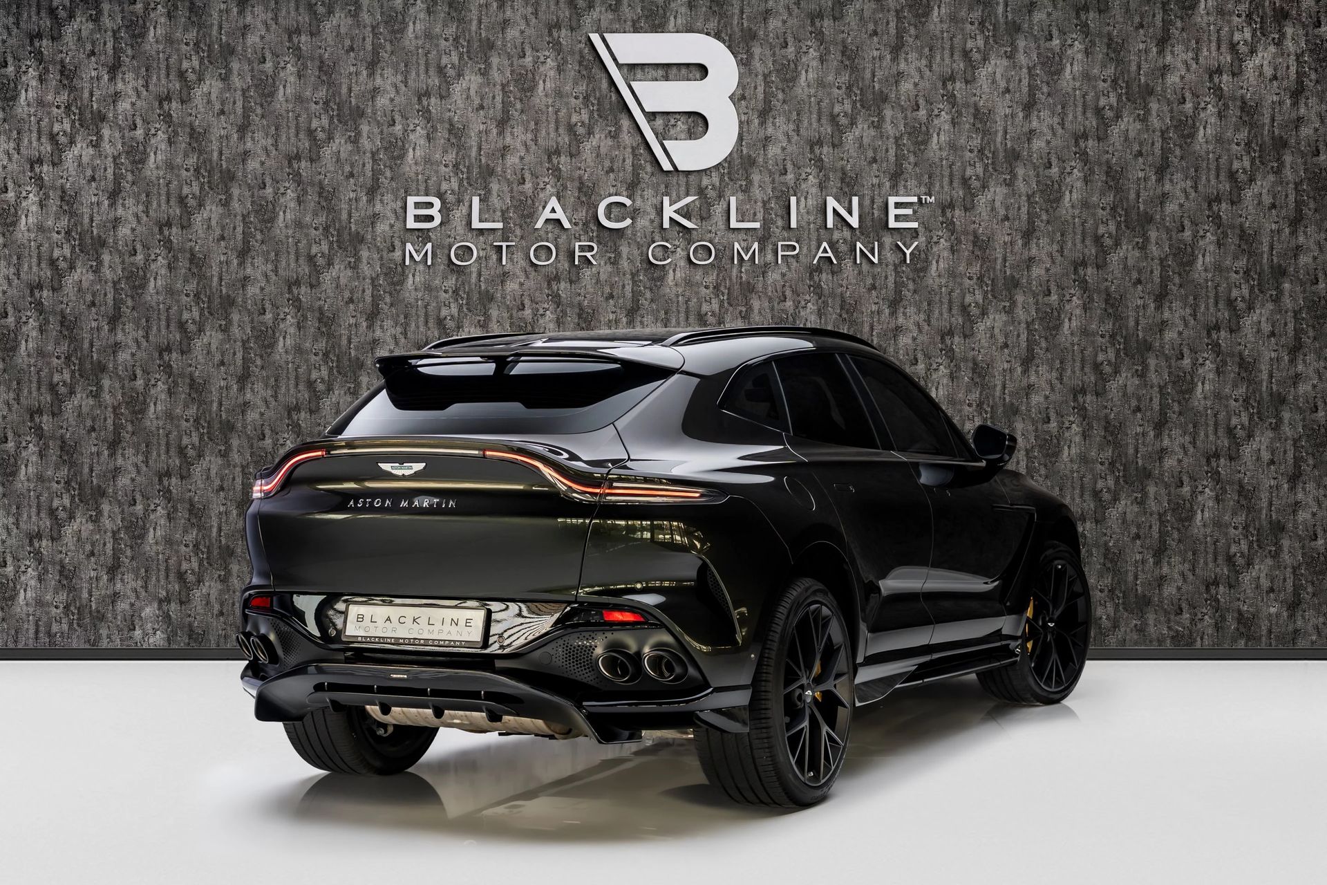 2025 Aston Martin DBX 707 photo 3
