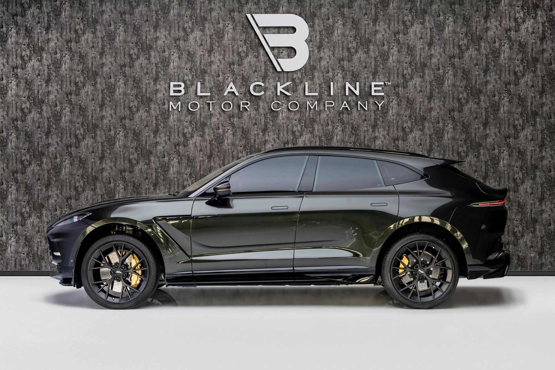 2025 Aston Martin DBX 707 photo 5