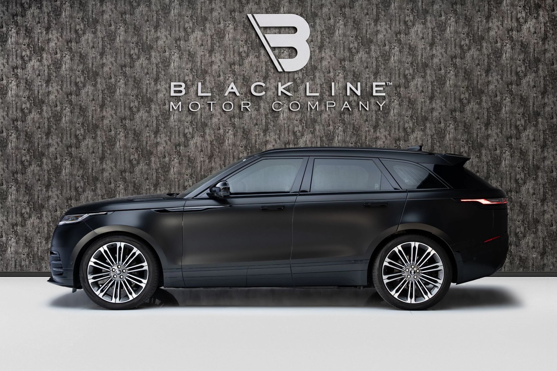 2026 Land Rover Range Rover Velar photo 5
