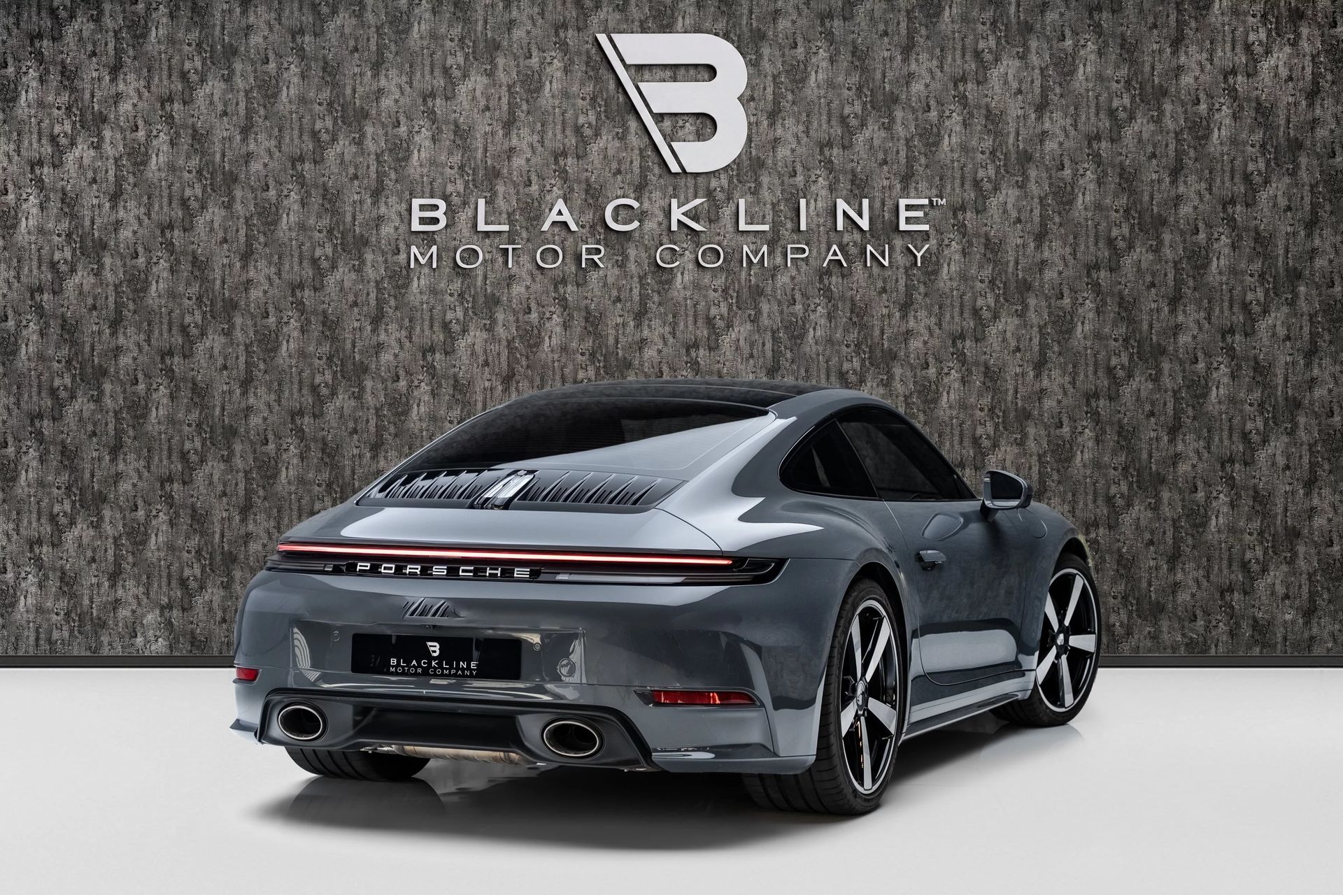 2025 Porsche 911 photo 3