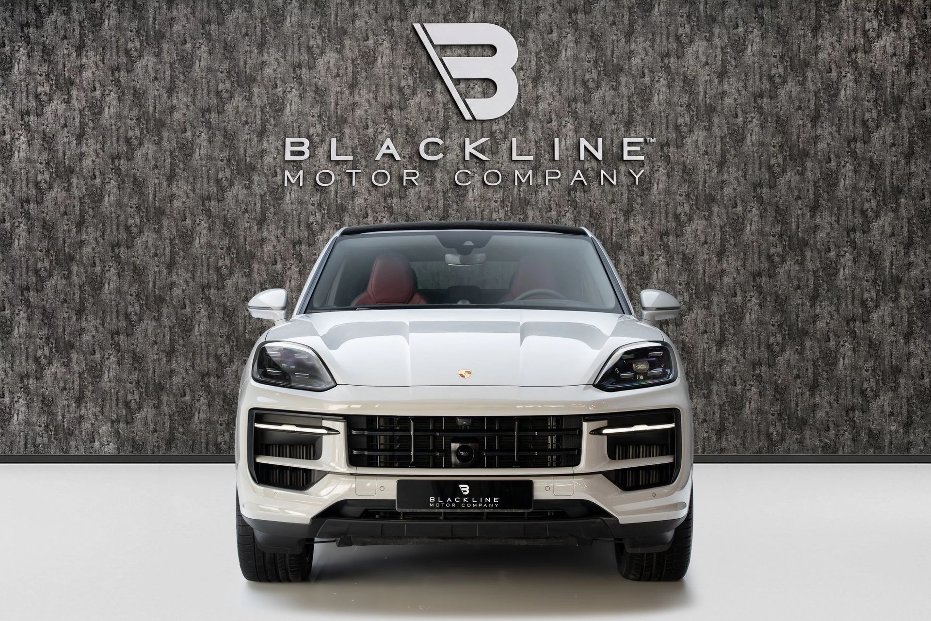 2025 Porsche Cayenne photo 2