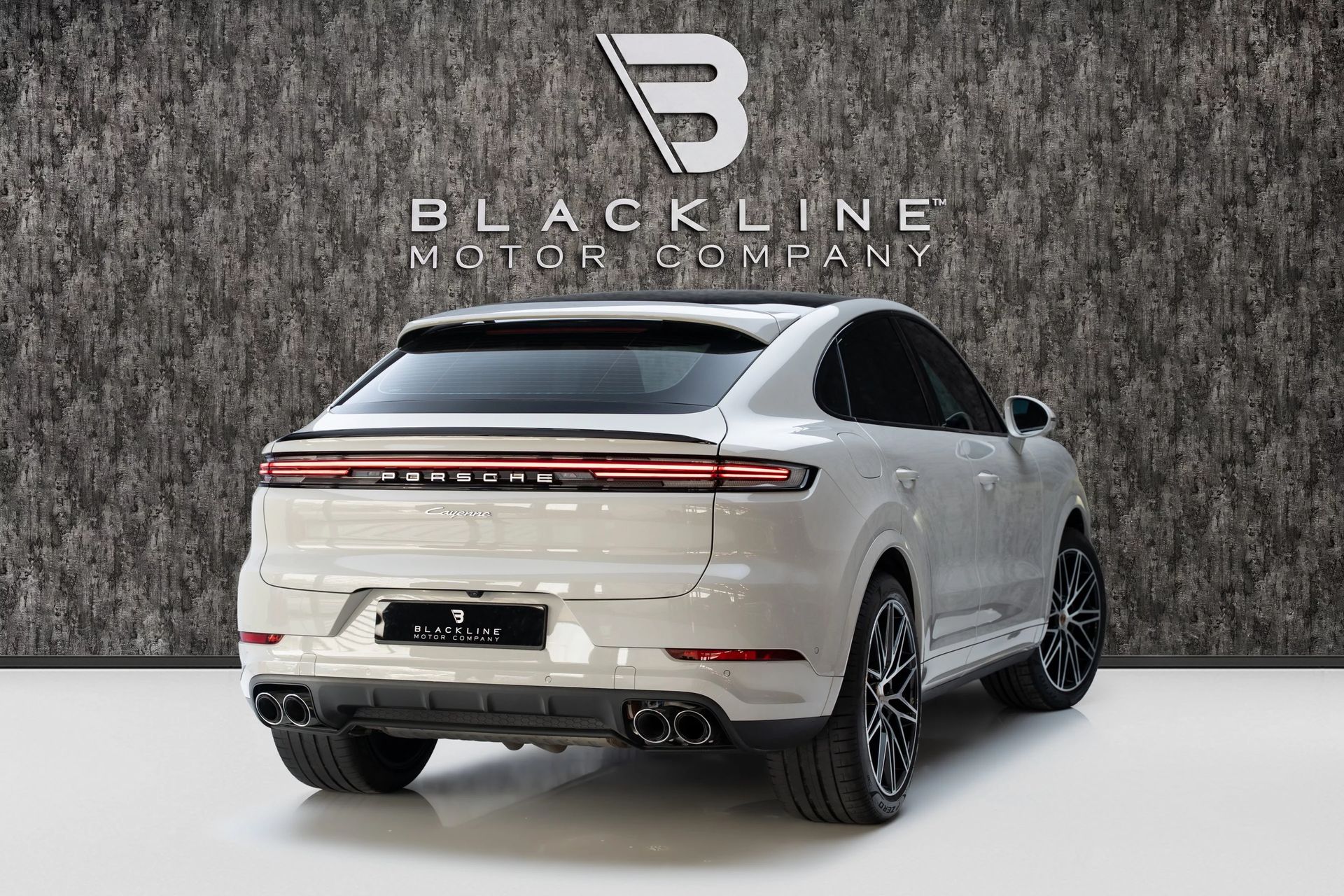 2025 Porsche Cayenne photo 3