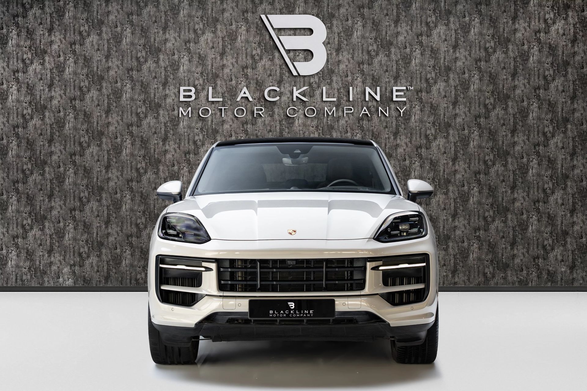 2024 Porsche Cayenne photo 2