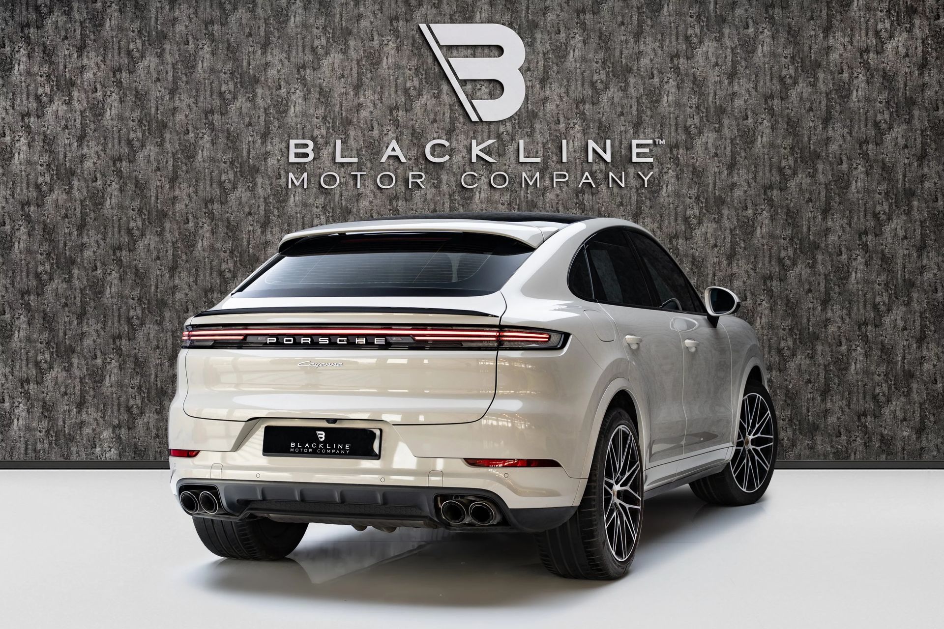 2024 Porsche Cayenne photo 3