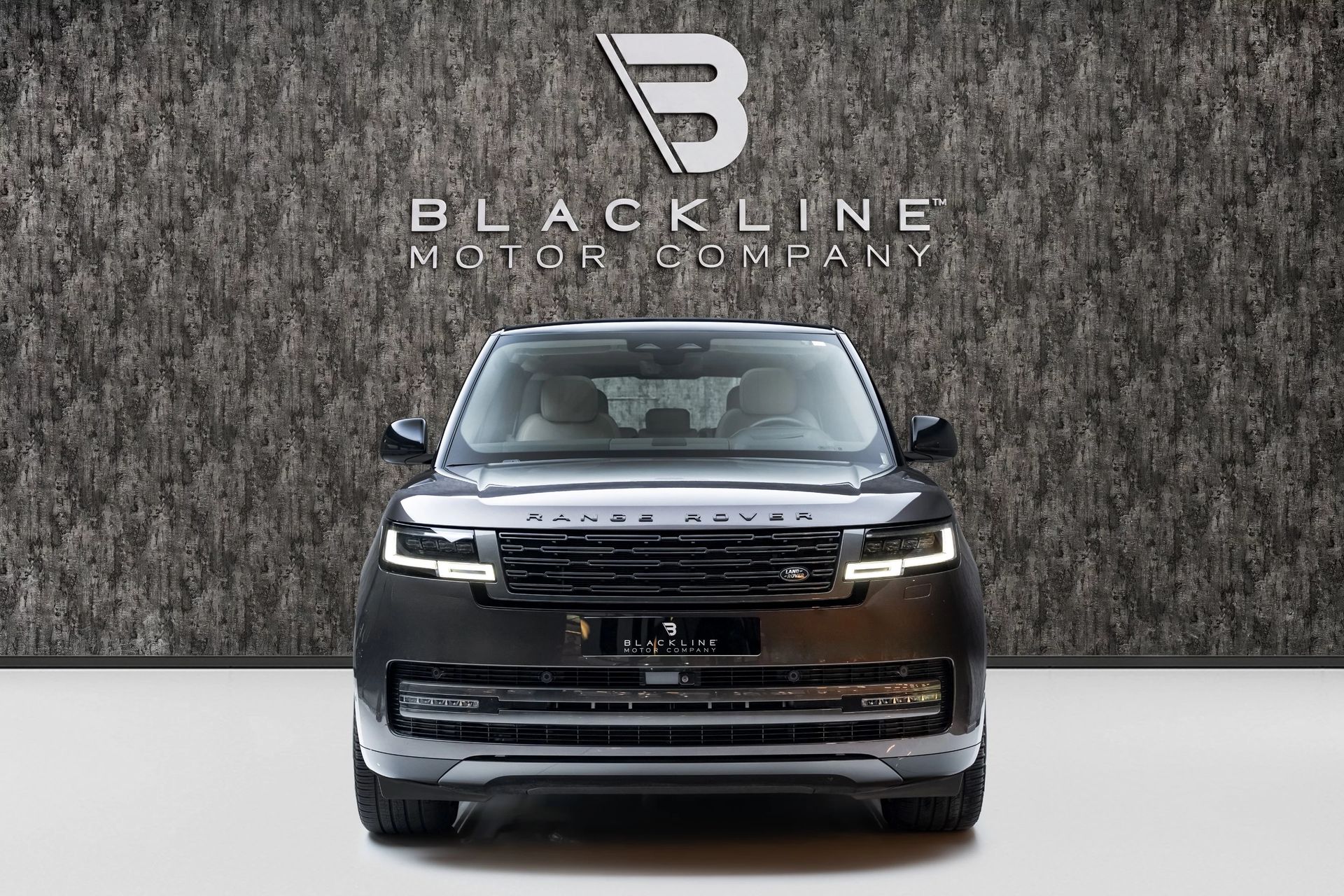2024 Land Rover Range Rover SE photo 2