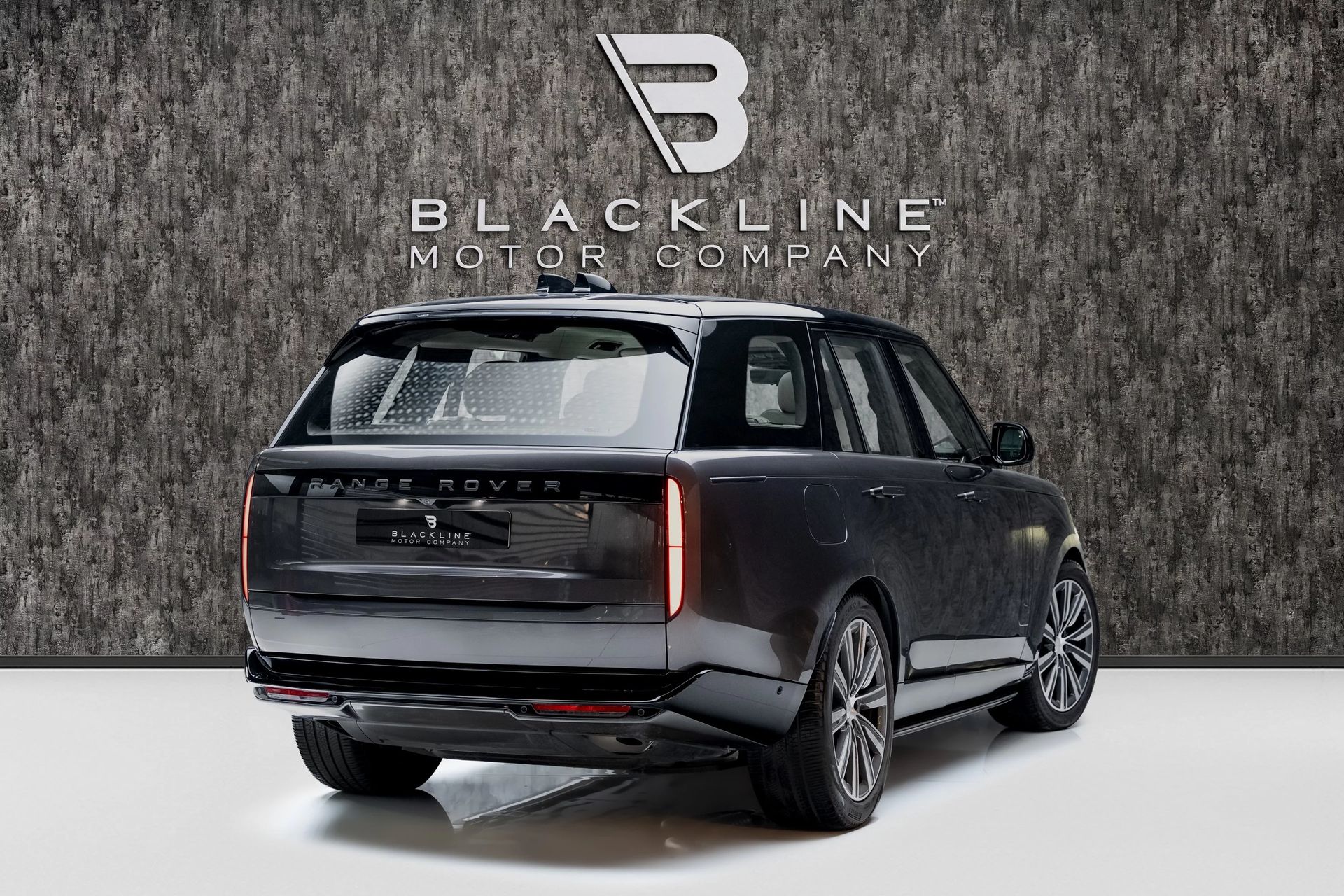 2024 Land Rover Range Rover SE photo 3