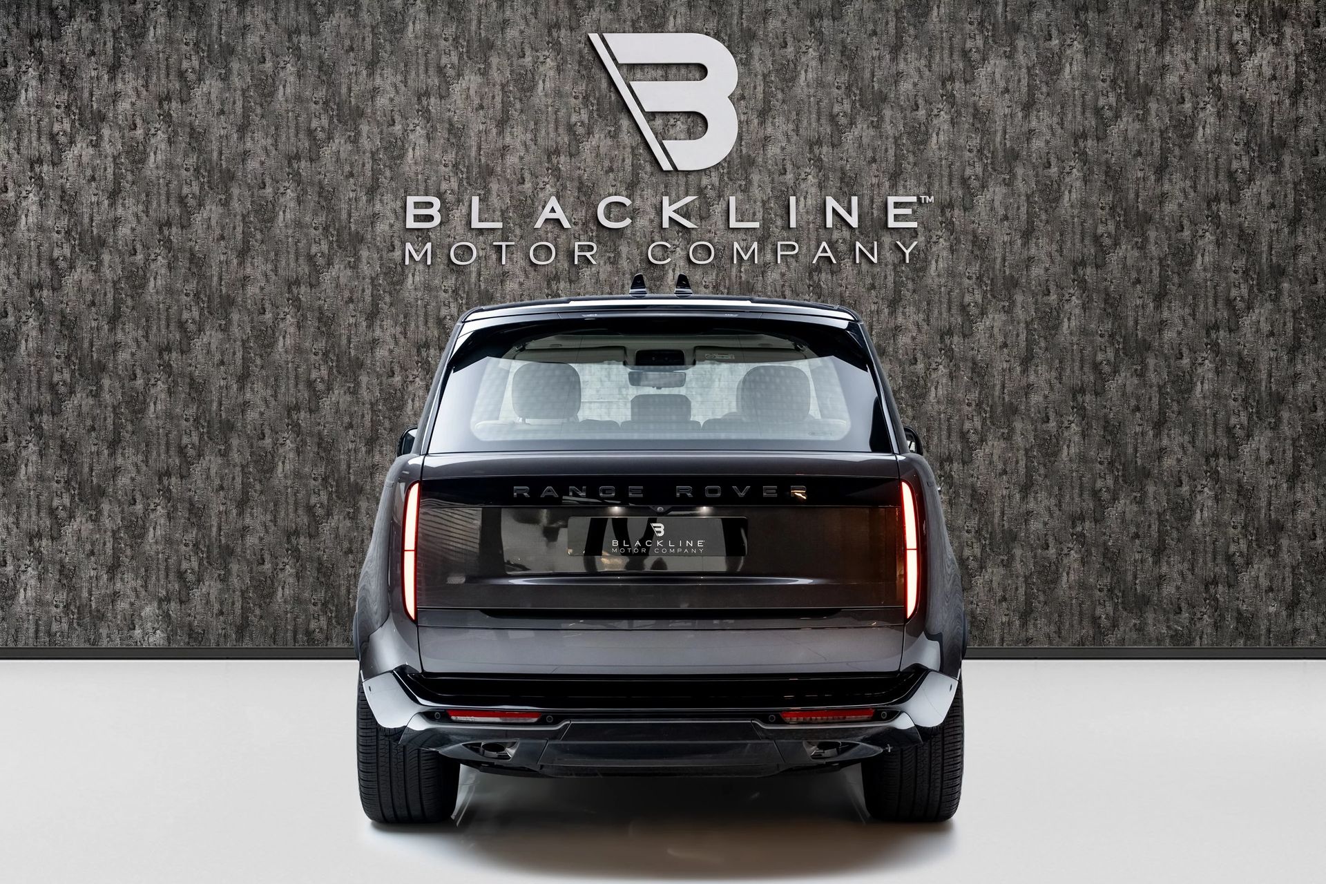 2024 Land Rover Range Rover SE photo 4