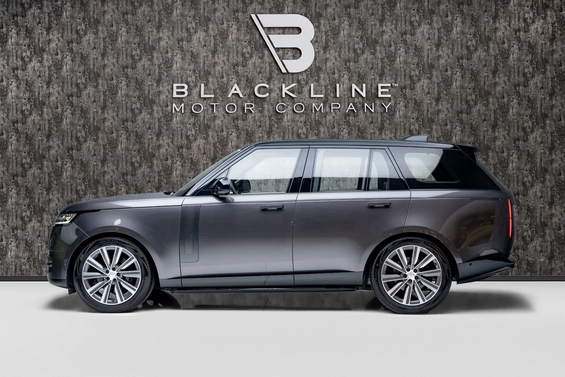 2024 Land Rover Range Rover SE photo 5