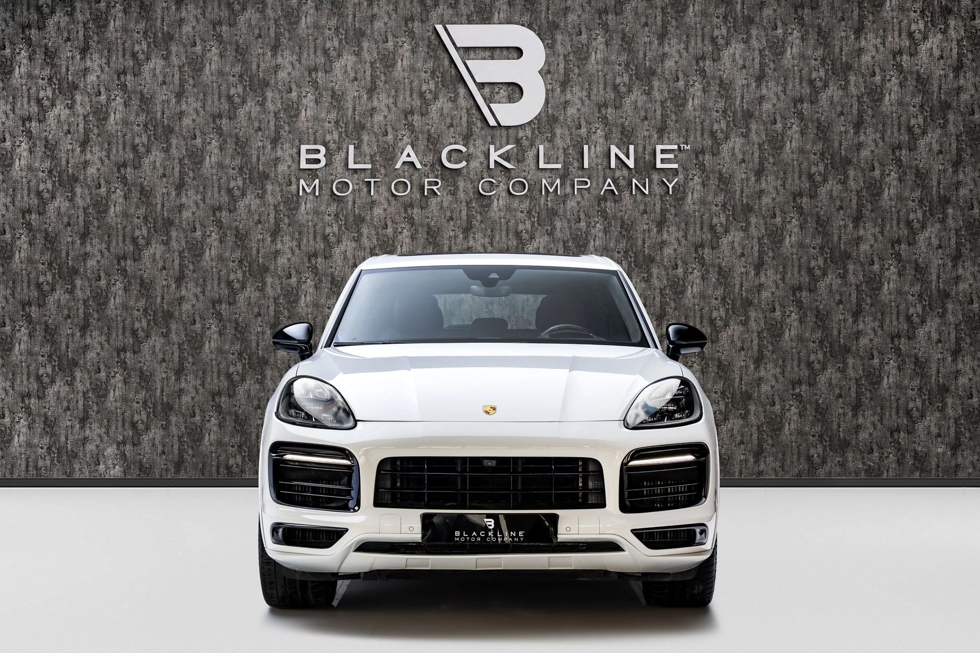 2022 Porsche Cayenne photo 2