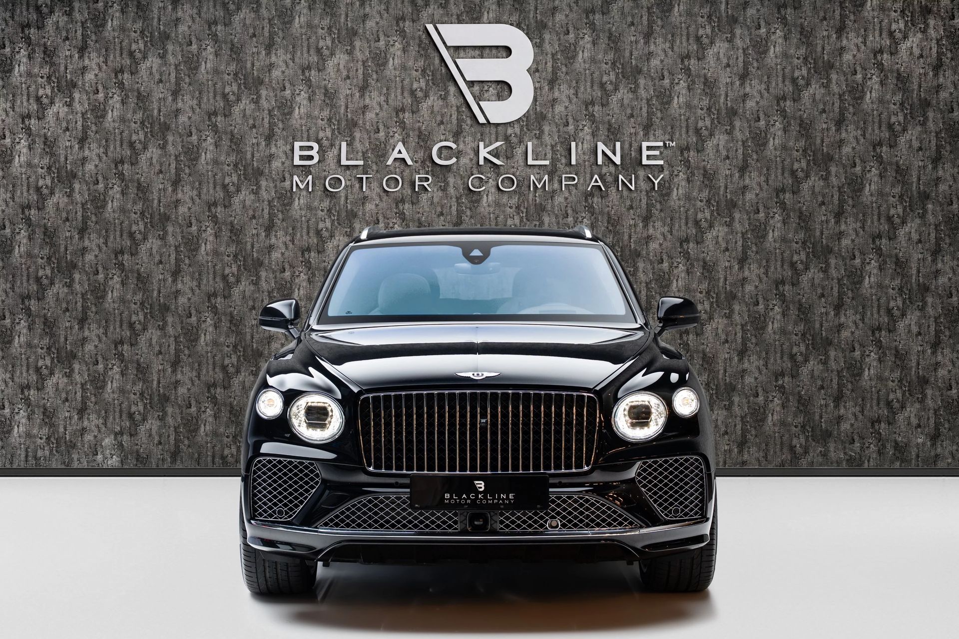 2025 Bentley Bentayga photo 2