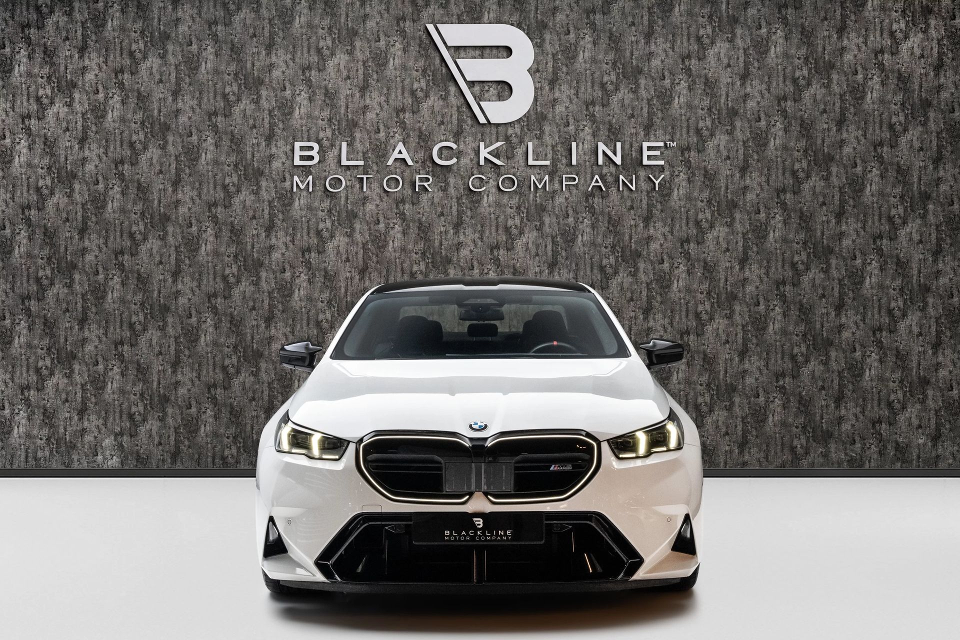 2025 BMW M5 photo 2