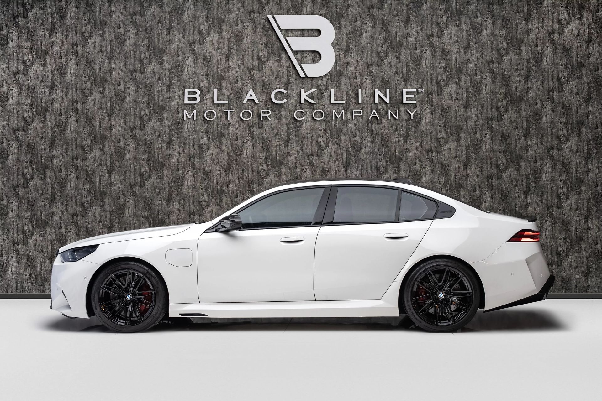 2025 BMW M5 photo 3