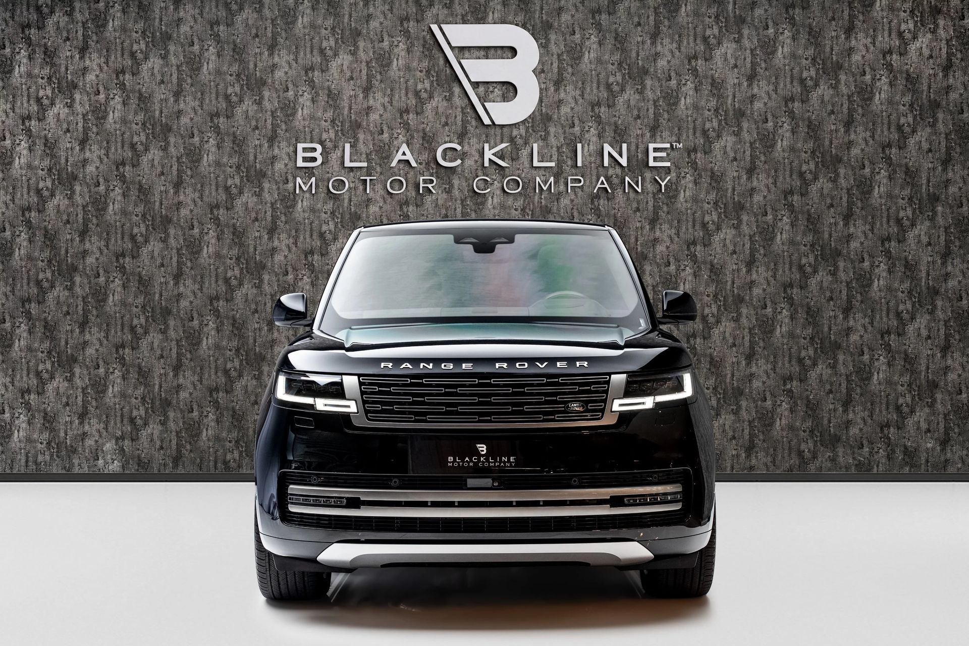 2024 Land Rover Range Rover SE photo 2