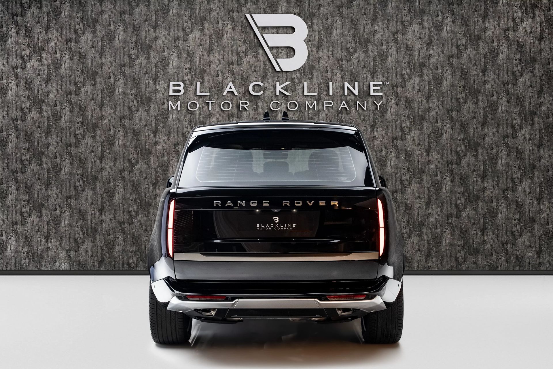 2024 Land Rover Range Rover SE photo 4