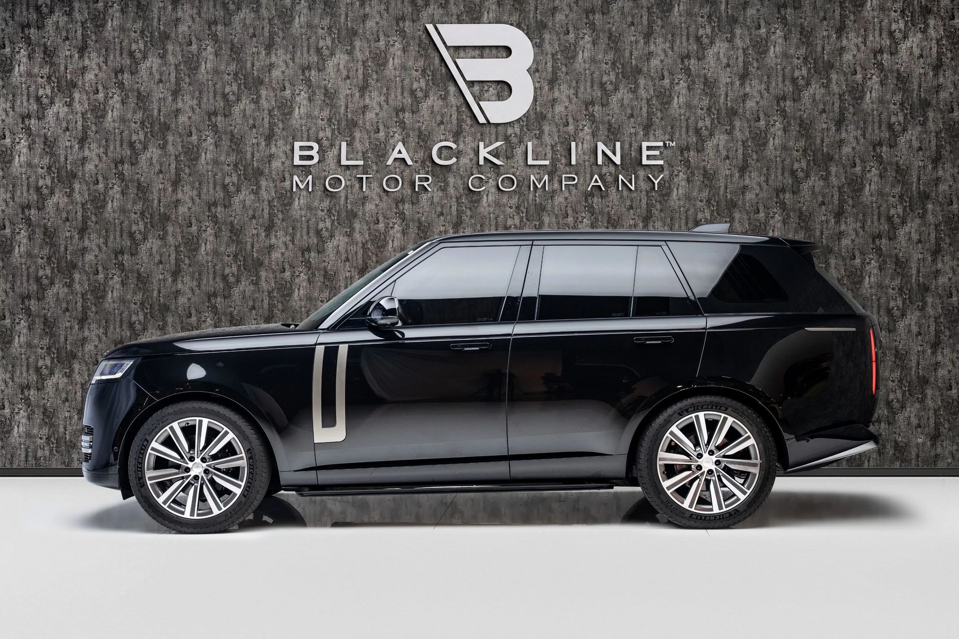 2024 Land Rover Range Rover SE photo 5
