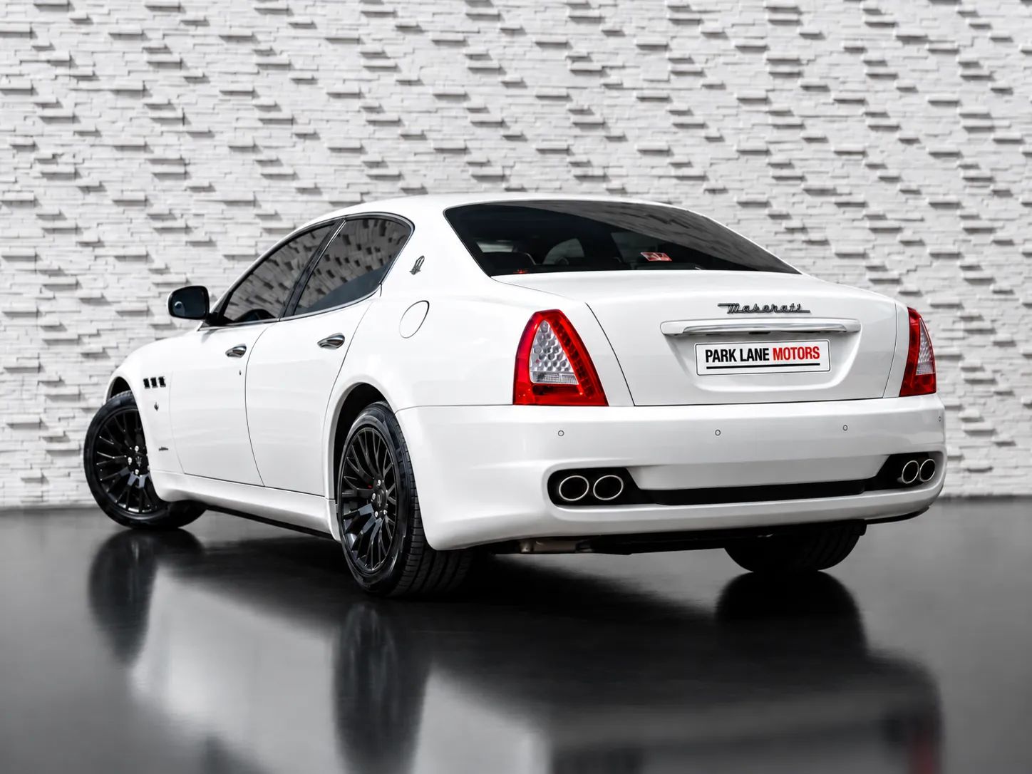 2011 Maserati Quattroporte photo 2