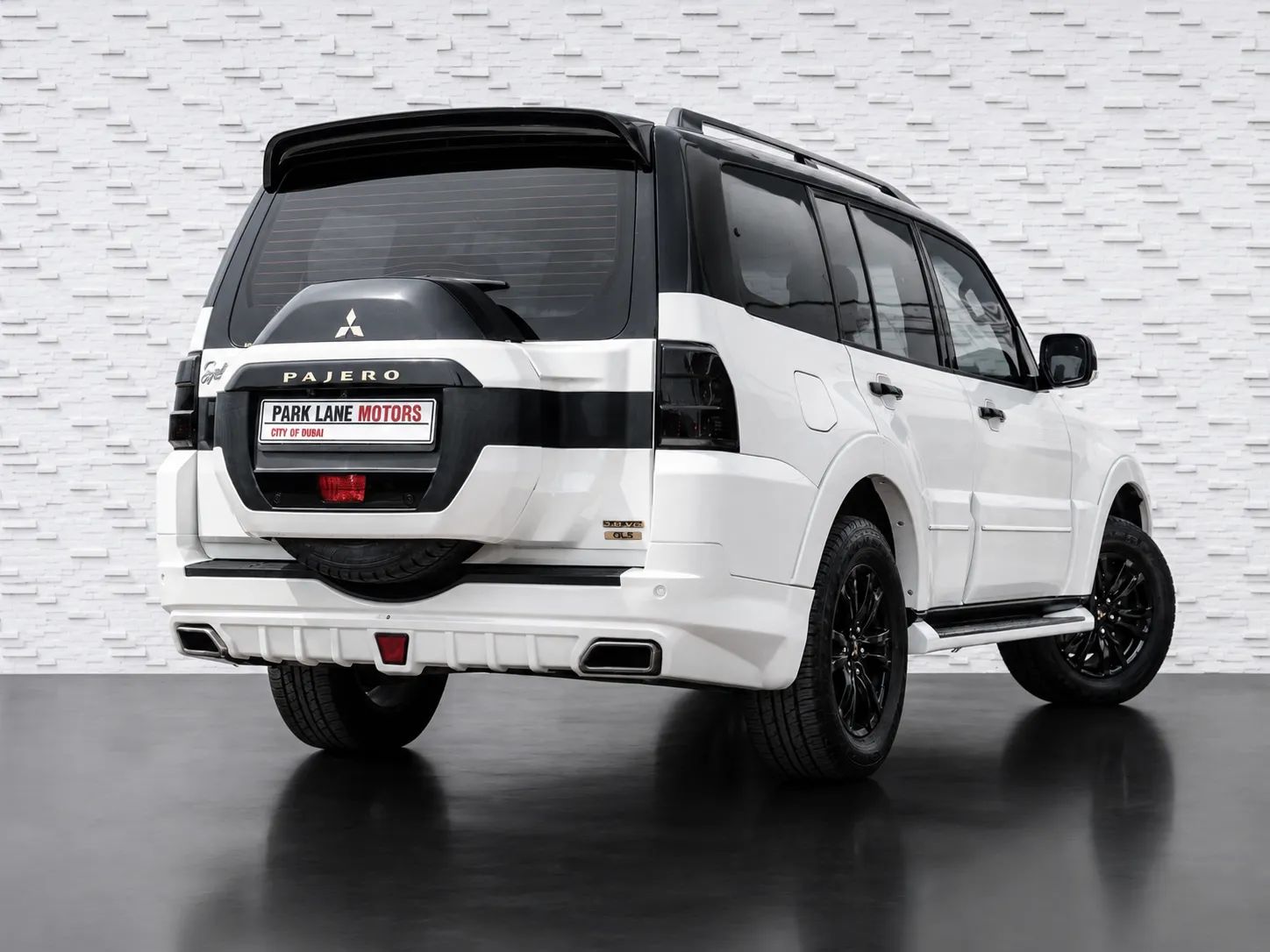 2020 Mitsubishi Pajero photo 3