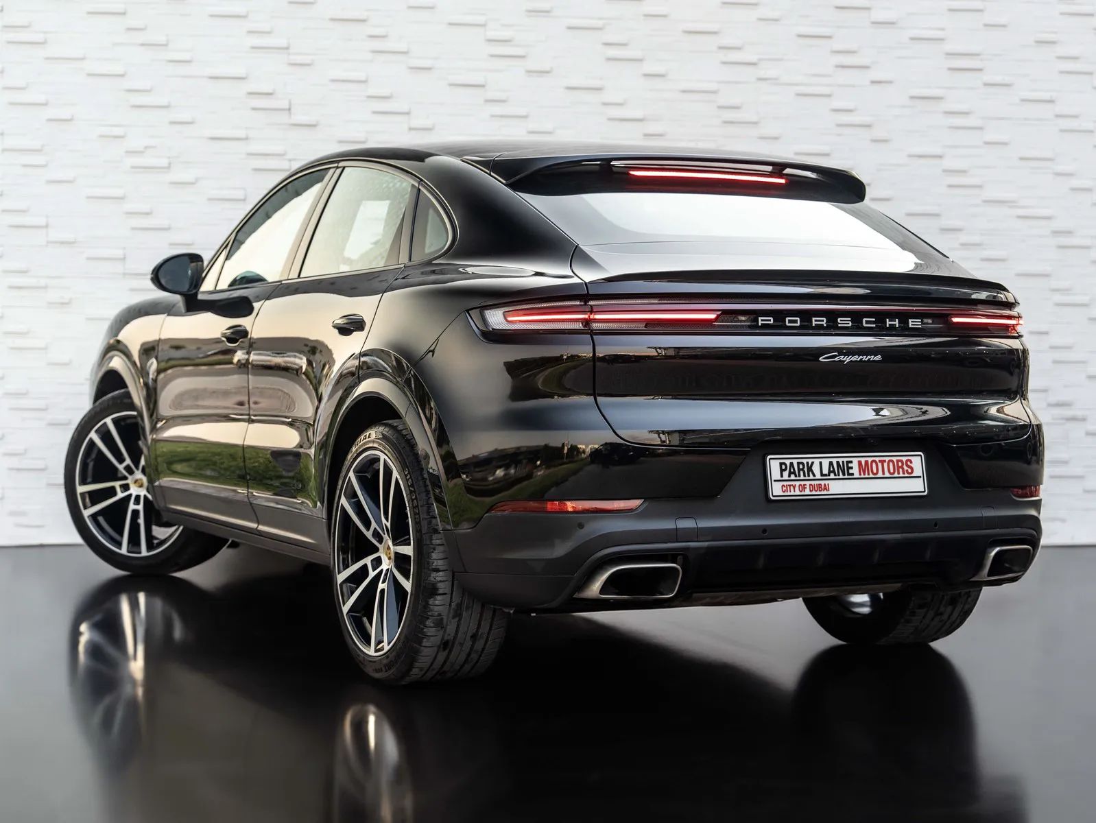 2024 Porsche Cayenne photo 3